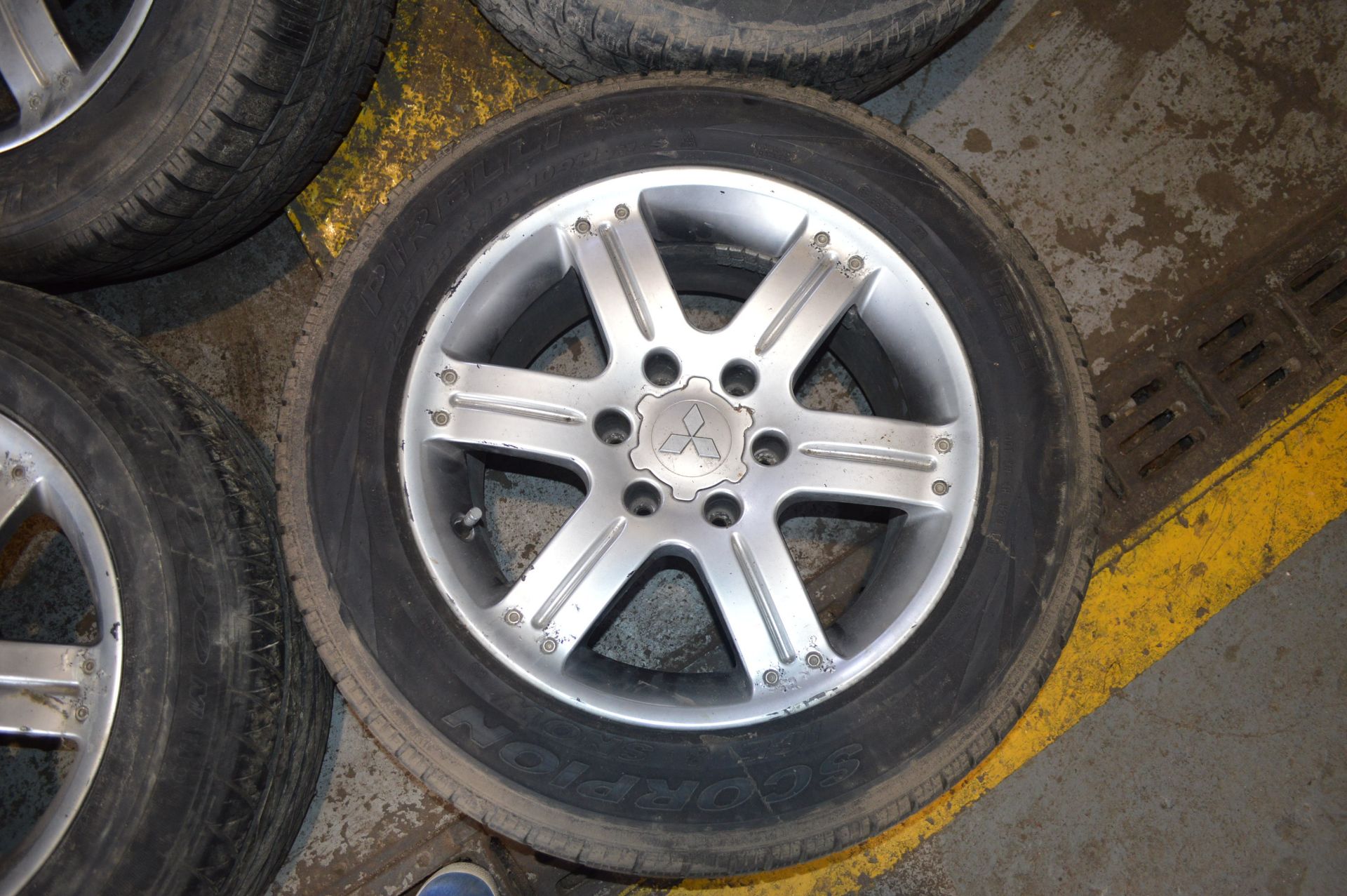 X4 MITSUBISHI 18" WHEELS & TYRES, REMOVED FROM A MITSUBISHI L200 *NO VAT* - Image 4 of 6