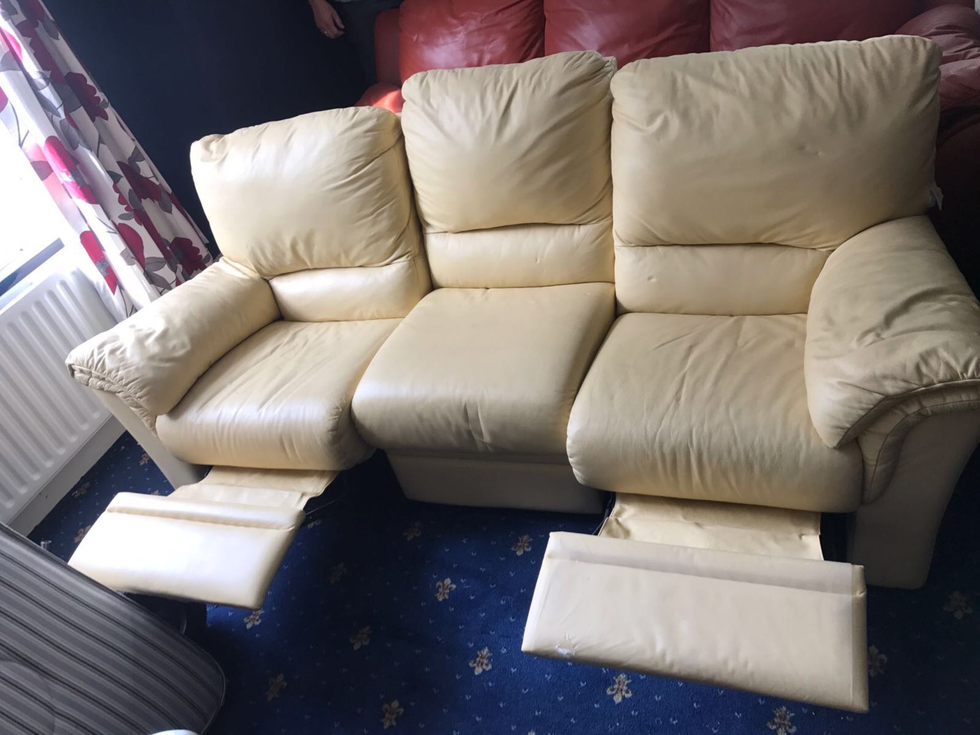 X2 PREMIUM LEATHER RECLINER SETTEES, ALMOST NO USE - STILL PARTLY IN WRAPPING, NO RESERVE *NO VAT* - Image 5 of 7