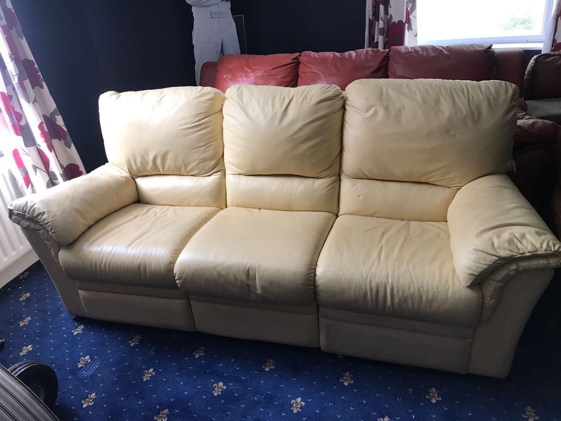 X2 PREMIUM LEATHER RECLINER SETTEES, ALMOST NO USE - STILL PARTLY IN WRAPPING, NO RESERVE *NO VAT* - Image 6 of 7