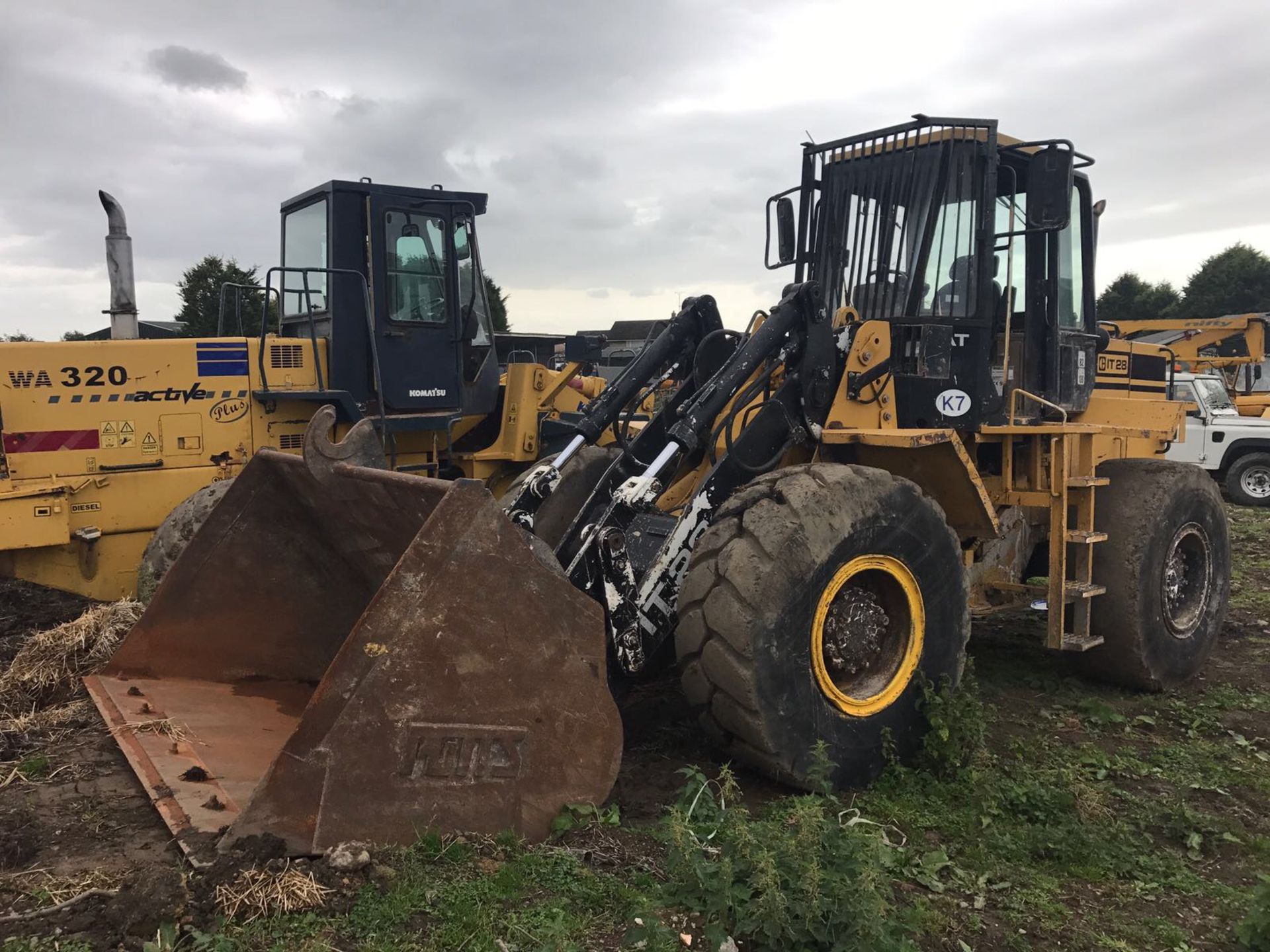 CATERPILLAR IT 28B LOADER / SHOVEL WITH BUCKET *PLUS VAT*