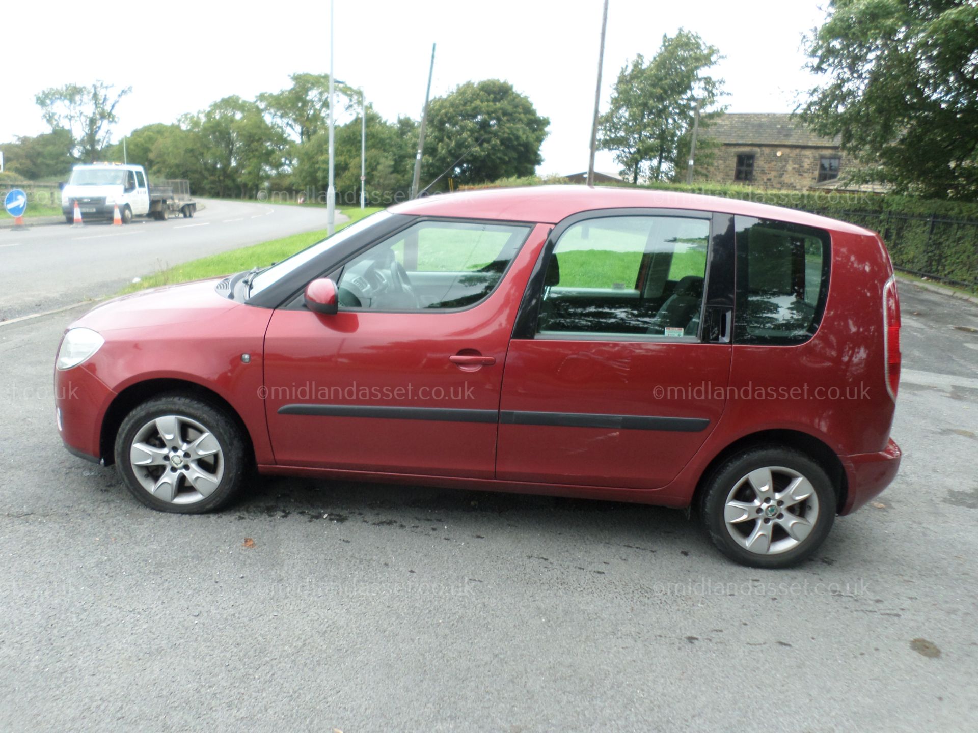 2006/56 REG SKODA ROOMSTER 2 TDI 80 5 DOOR HATCHBACK - Image 3 of 8