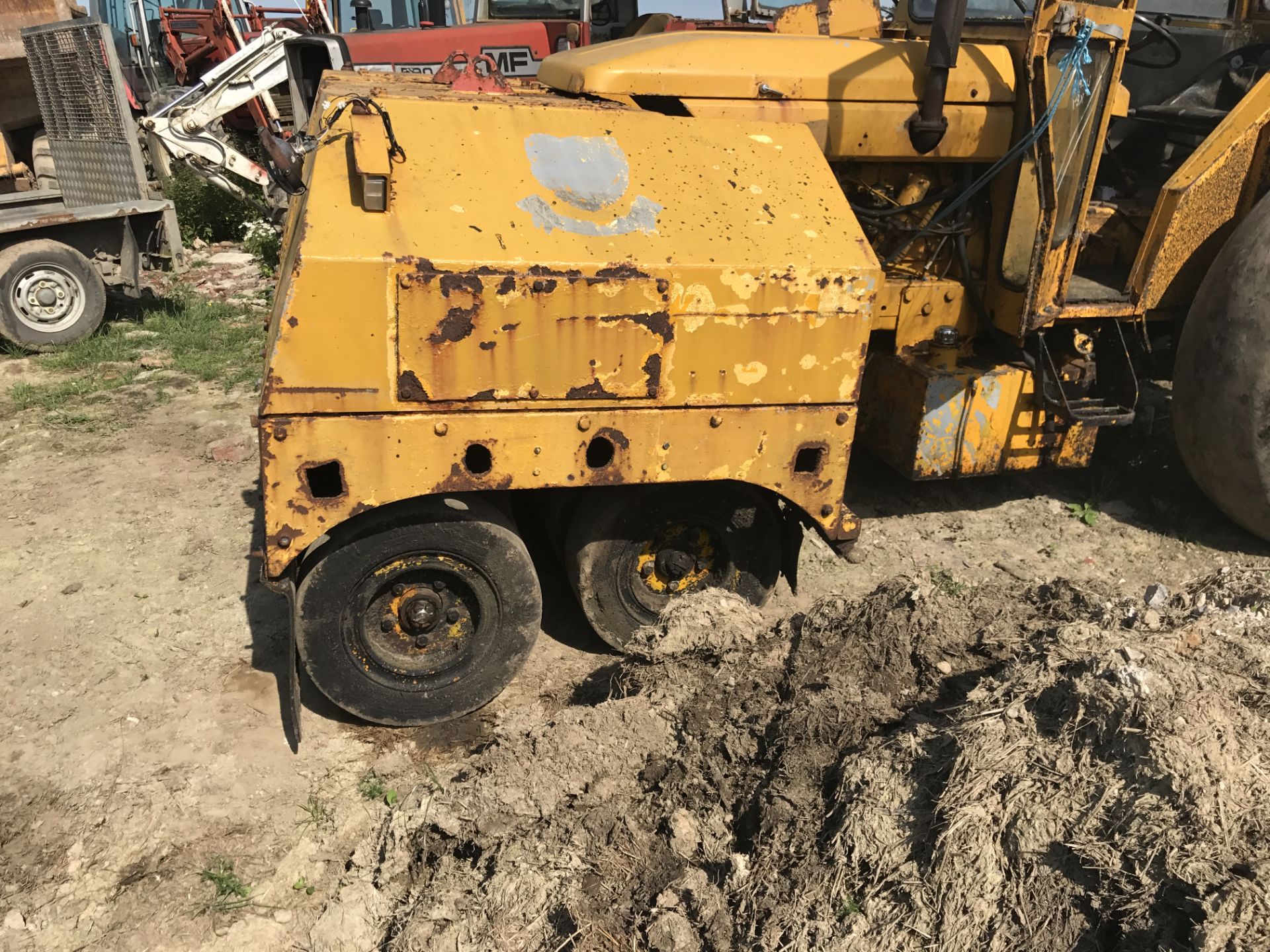 LEYLAND TRACTOR TARMAC ROLLER *PLUS VAT* - Image 8 of 9