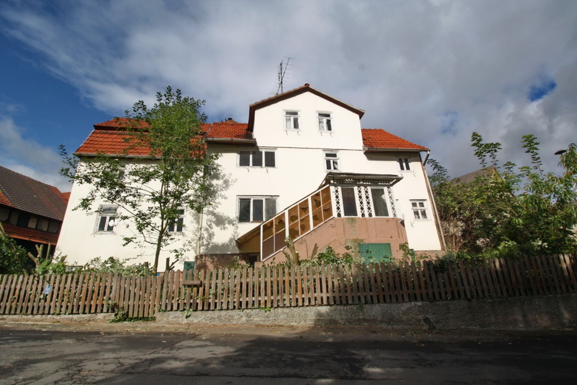 Welcome to Frankfurt region - Borken (Hessen) ST Haarhausen! A huge two storey home + garden - Image 7 of 34