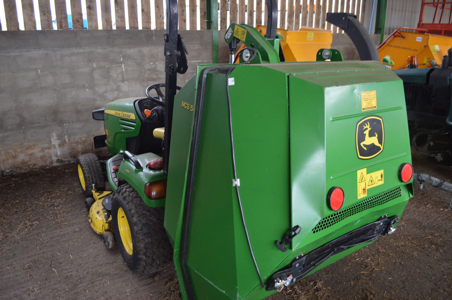 JOHN DEERE X748 ULTIMATE 4X4 HYDROSTATIC RIDE-ON LAWN MOWER WITH MCS 580H ATTACHMENT *PLUS VAT* - Image 5 of 9