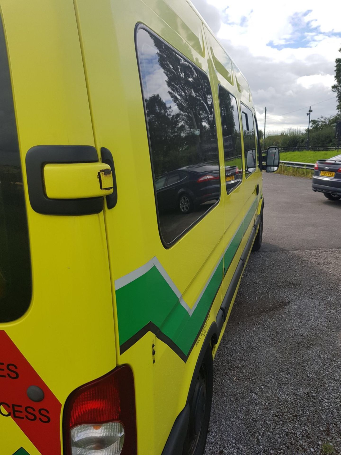 2008/08 REG RENAULT MASTER 100 35 LWB AMBULANCE YELLOW, SHOWING 1 OWNER *PLUS VAT* - Image 6 of 8