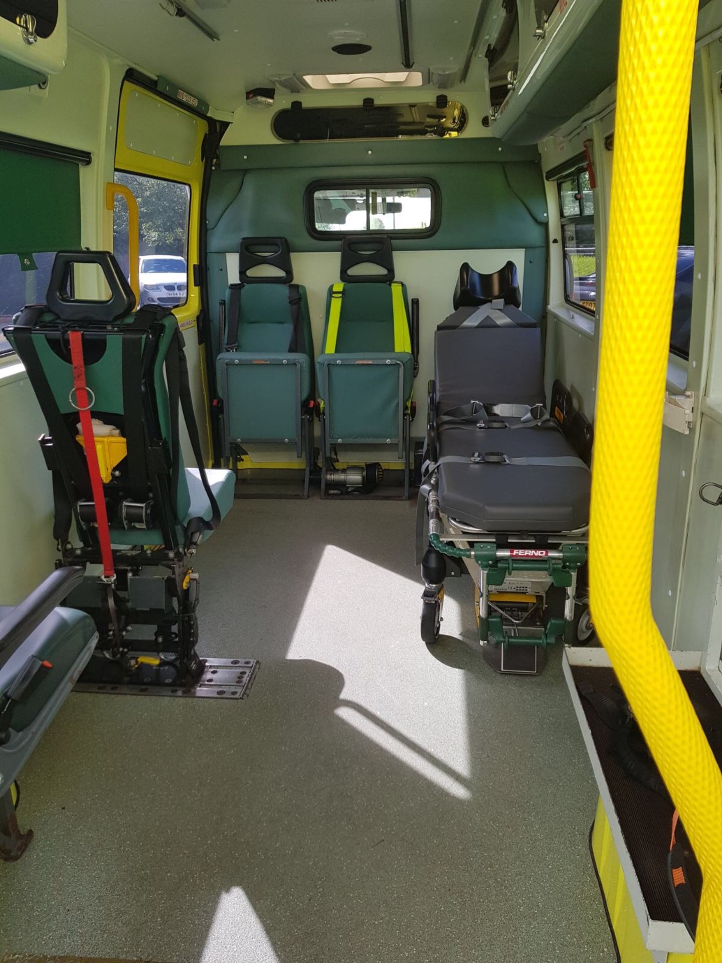 2008/08 REG RENAULT MASTER 100 35 LWB AMBULANCE YELLOW, SHOWING 1 OWNER *PLUS VAT* - Image 4 of 8