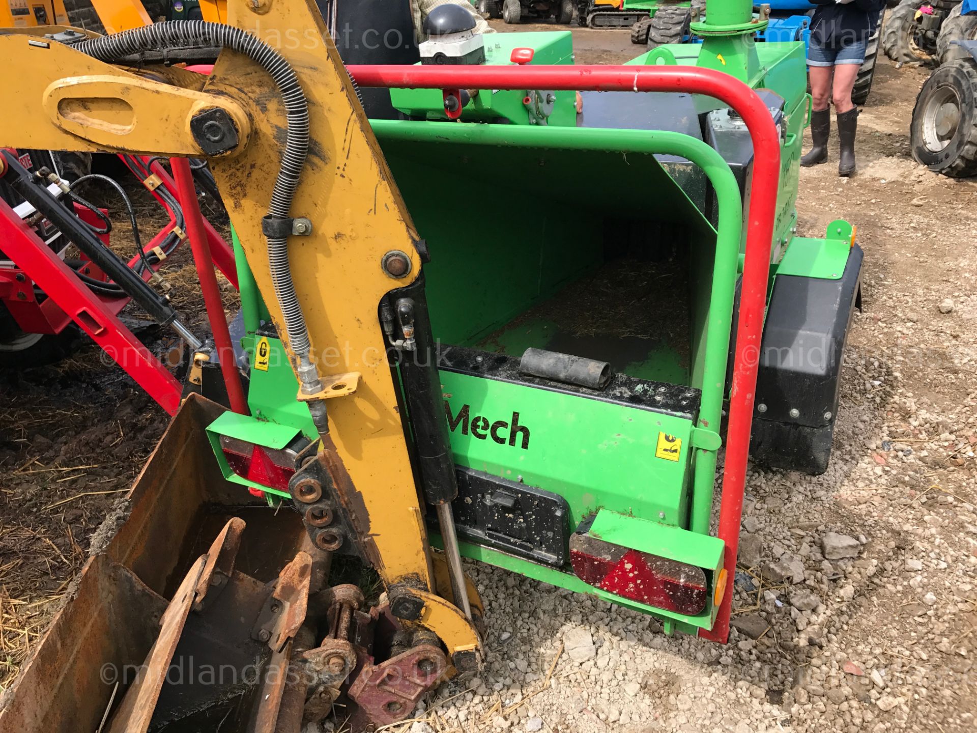 FAB CONDITION GREENMACH 150 ARBORIST WOODCHIPPER - TOWABLE - LIKE NEW CONDITION  VERY LOW HOURS - - Image 3 of 4