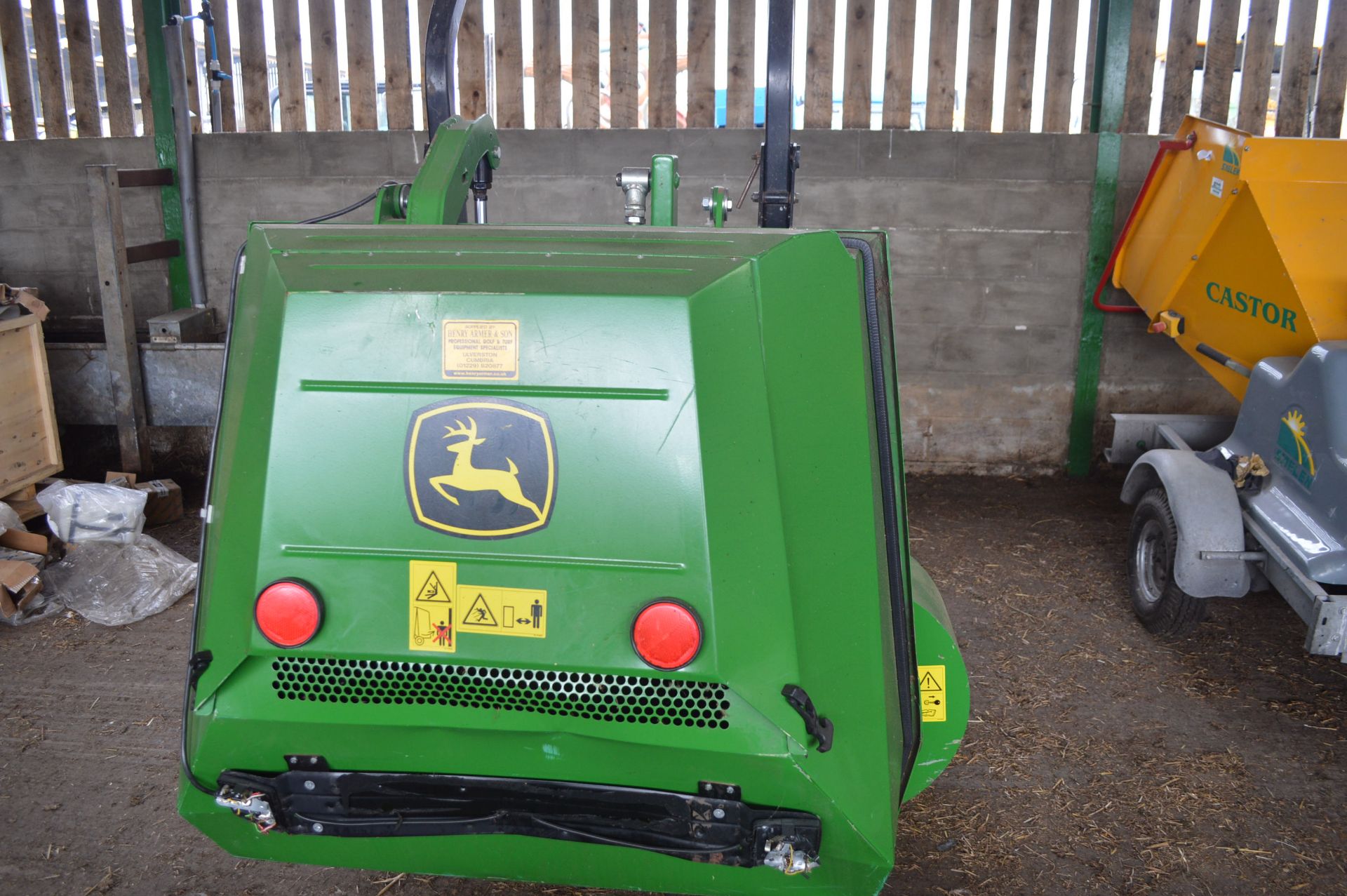 JOHN DEERE X748 ULTIMATE 4X4 HYDROSTATIC RIDE-ON LAWN MOWER WITH MCS 580H ATTACHMENT *PLUS VAT* - Image 4 of 9