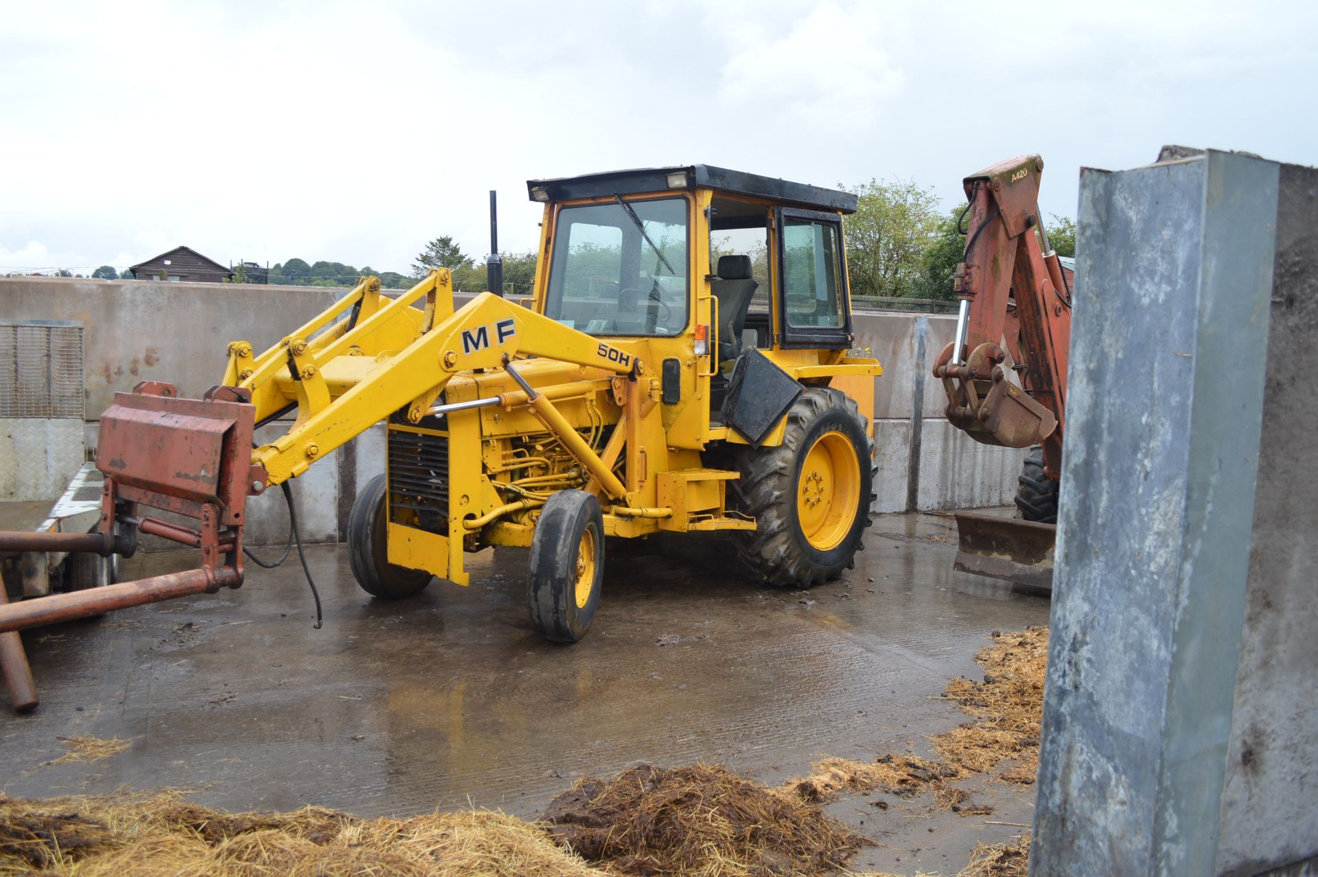 MASSEY FERGUSON 50H TRACTOR WITH BALE SQUEEZE ATTACHMENT *PLUS VAT*