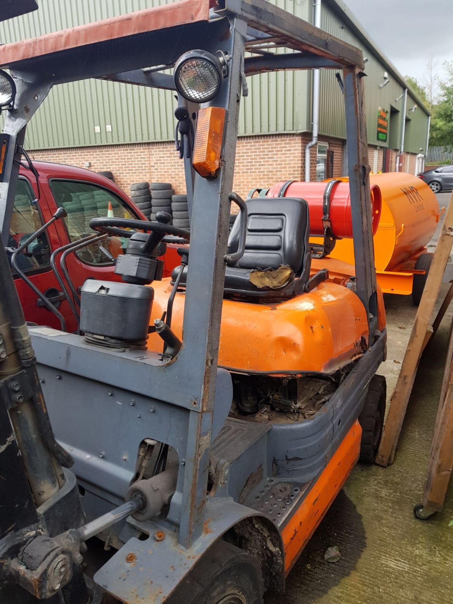 1994 TOYOTA FORKLIFT, NO KEYS, SPARES / REPAIRS, SECONDARY PUMP FAILURE *NO VAT* - Bild 4 aus 8