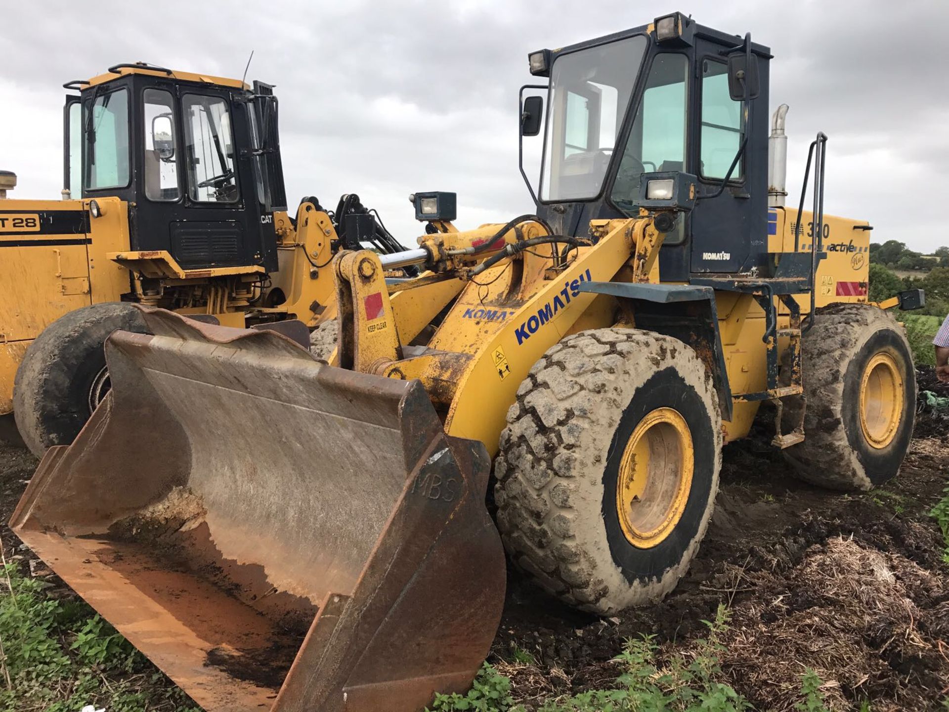 KOMATSU 320 DIESEL LOADING SHOVEL *PLUS VAT*