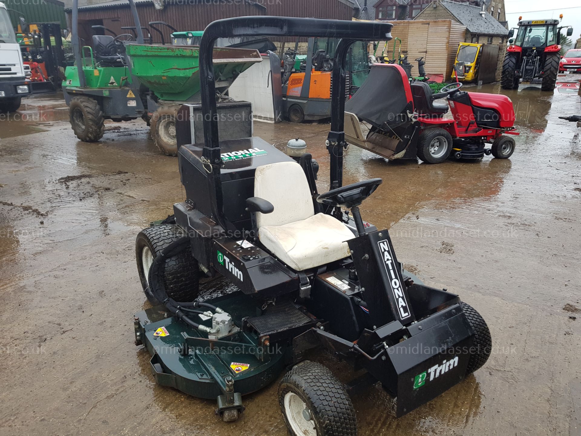 NATIONAL MOWER I-TRIM RIDE ON BAT WING LAWN MOWER