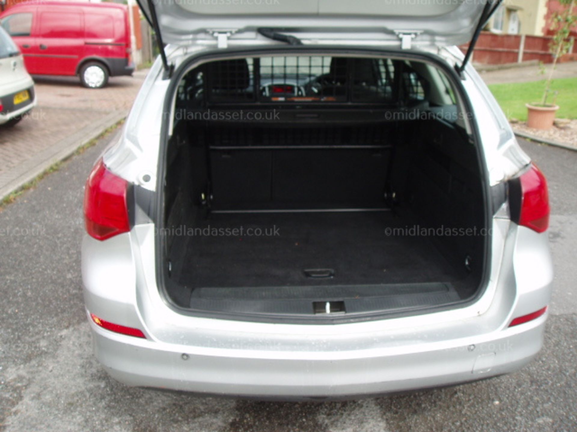 2012/61 REG VAUXHALL ASTRA EXCLUSIV CDTI ECOFLEX ESTATE ONE OWNER - Image 7 of 12