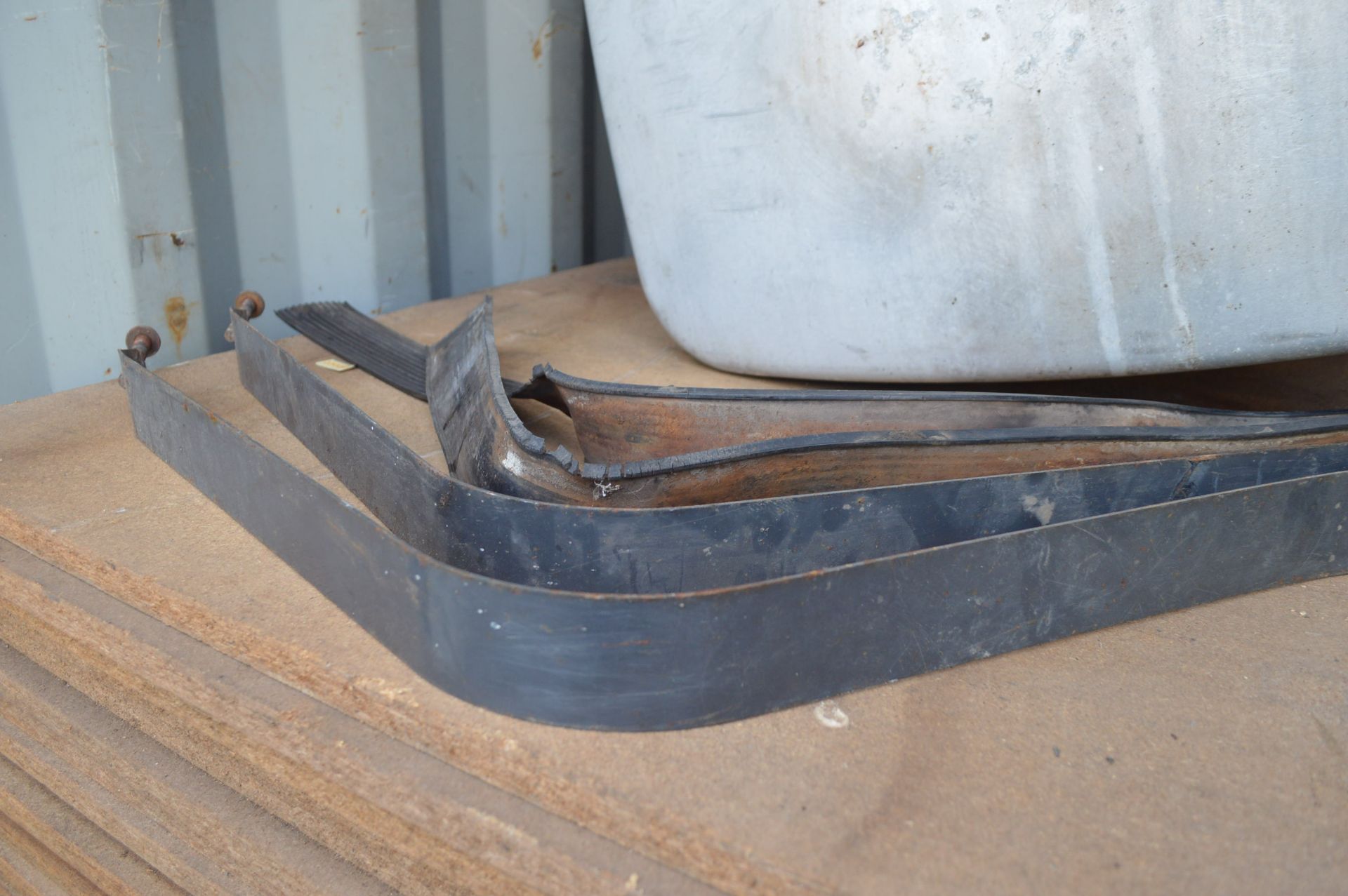 MERCEDES ALUMINIUM FUEL TANK - RUBBER STRAP/FIXINGS INCLUDED  - NR   HEIGHT: 540MM WIDTH: 630MM - Image 7 of 7