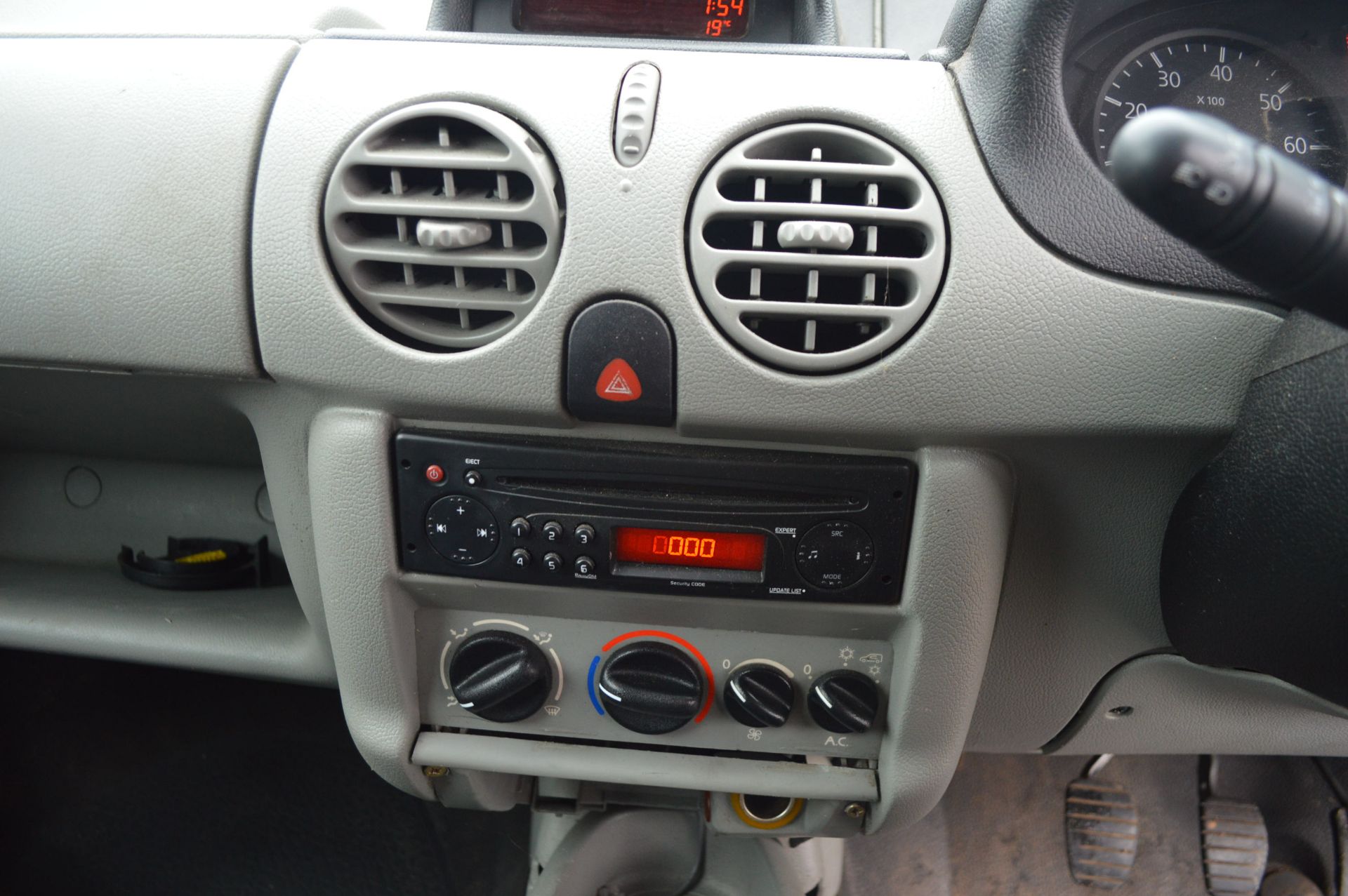 2007/57 REG RENAULT KANGOO VENTURE DCI SL 170, SHOWING 2 FORMER KEEPERS *NO VAT* - Image 12 of 15