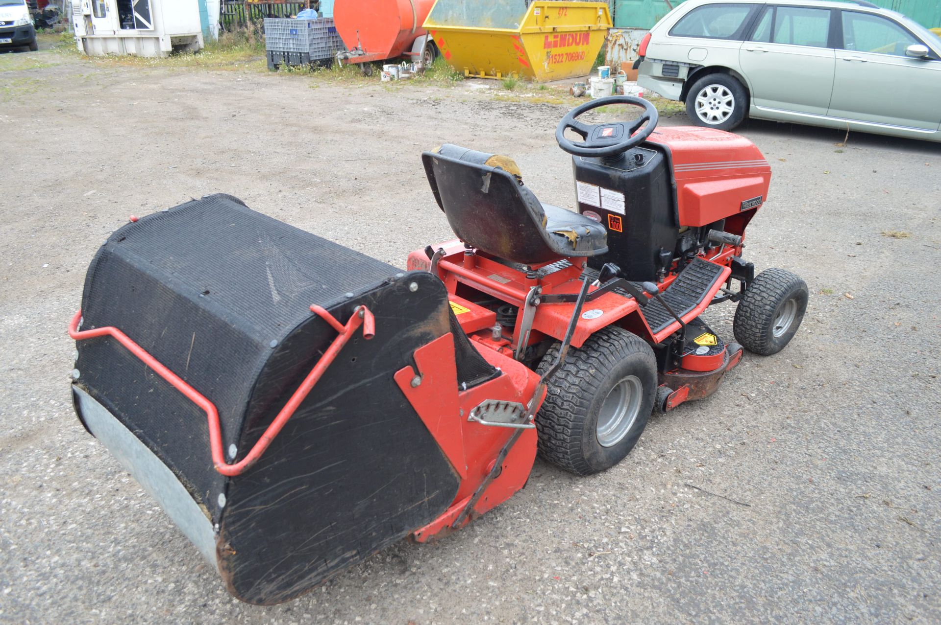 1999 WESTWOOD S1300 RIDE ON LAWN MOWER *NO VAT* - Image 6 of 10