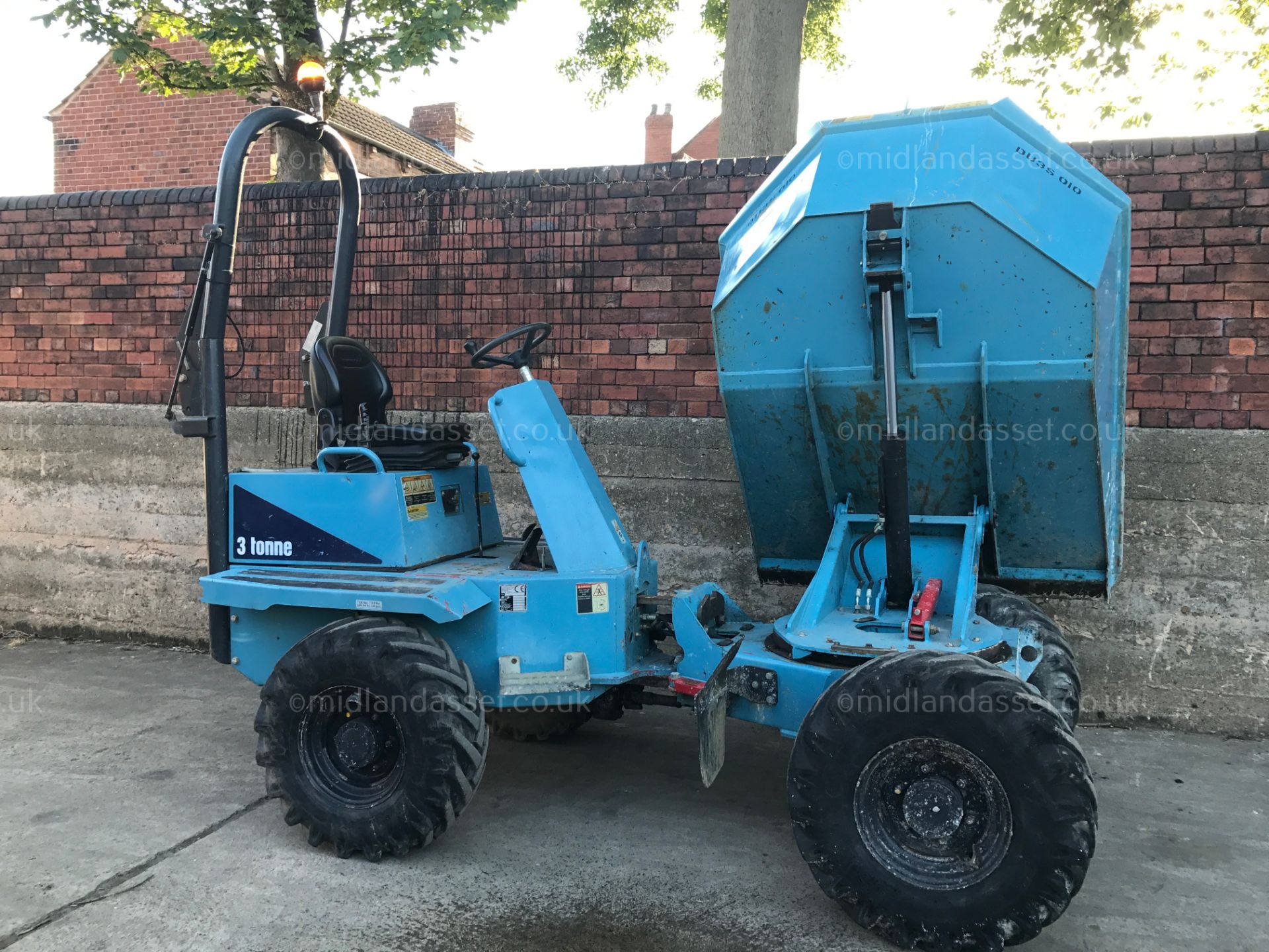 2008 THWAITES 3 TONNE SWIVEL SKIP DUMPER - Image 3 of 8