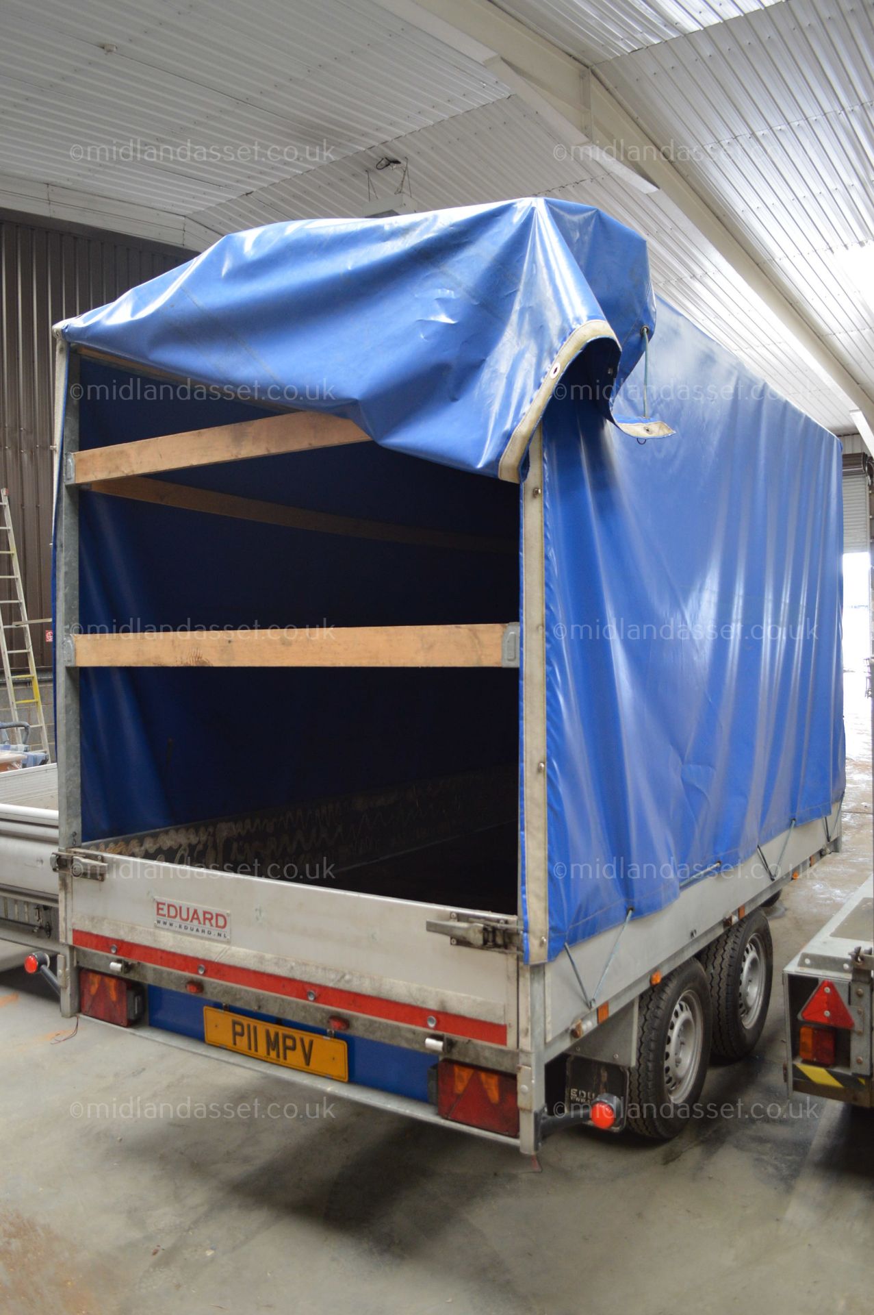 COVERED TWIN AXLE TRAILER - Image 6 of 6