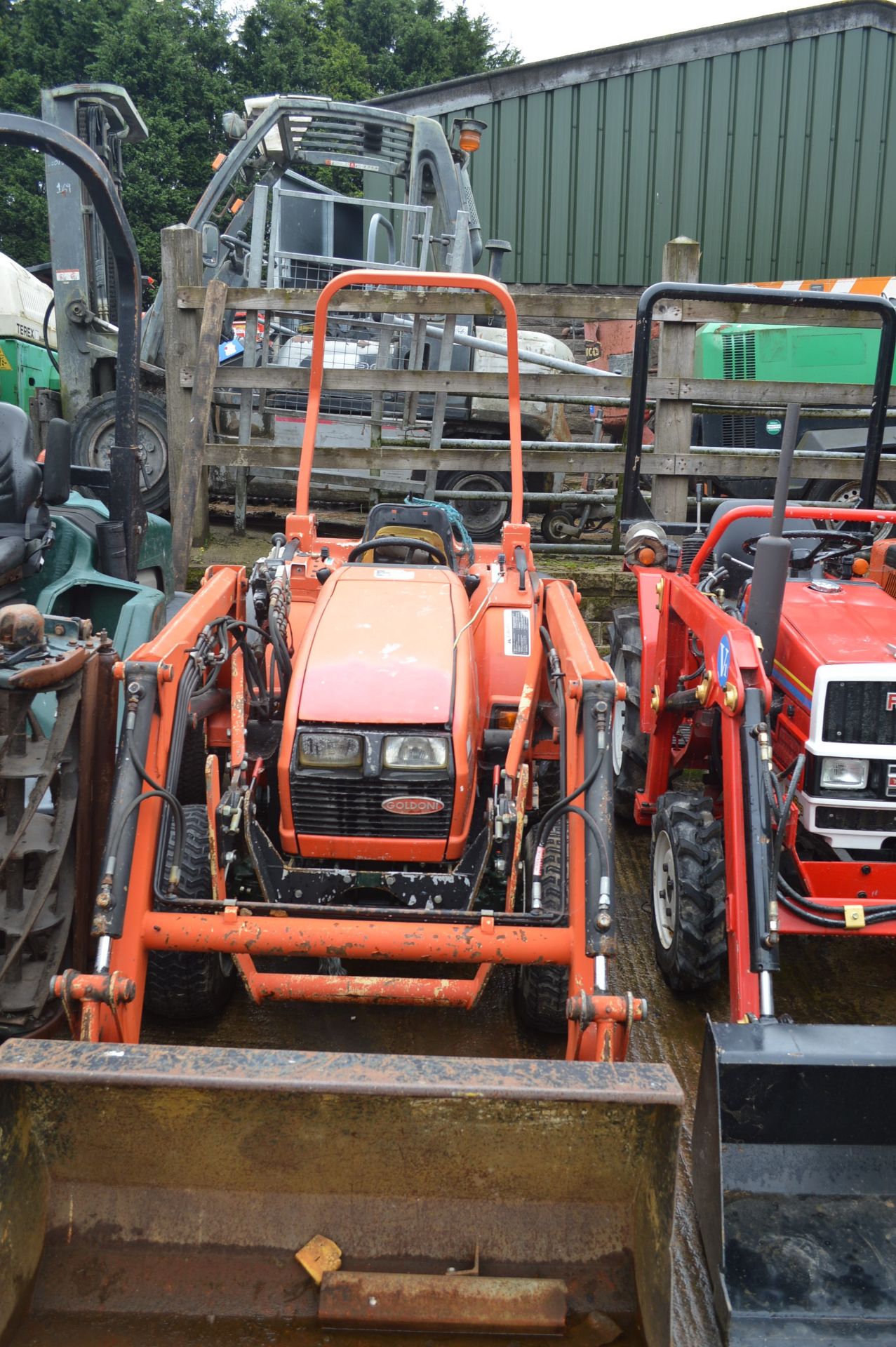 GOLDONI COMPACT TRACTOR WITH LEWIS LAND LUGGER FRONT LOADER *PLUS VAT* - Image 2 of 5