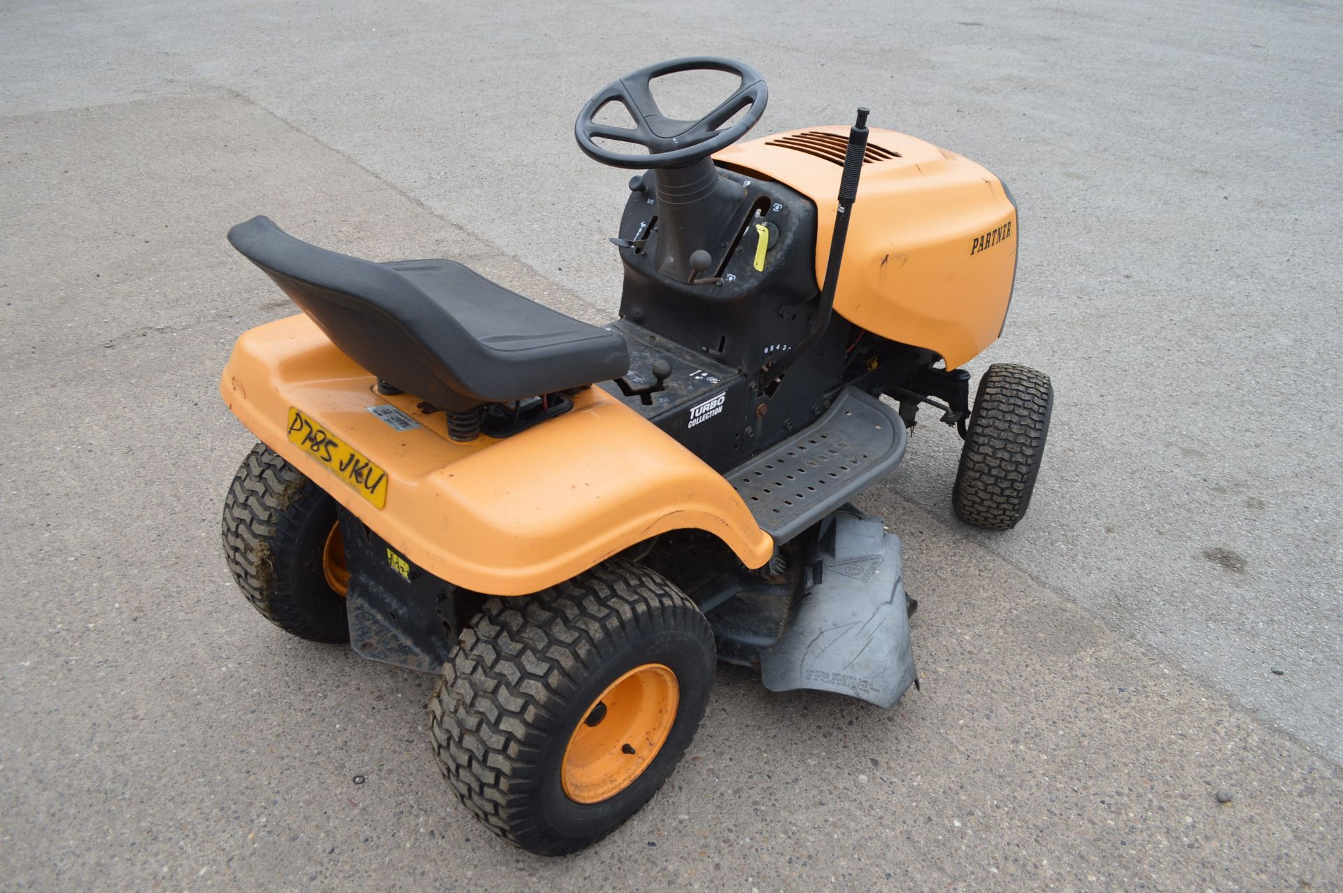 PARTNER 11-92 RIDE ON LAWN MOWER - Image 3 of 8