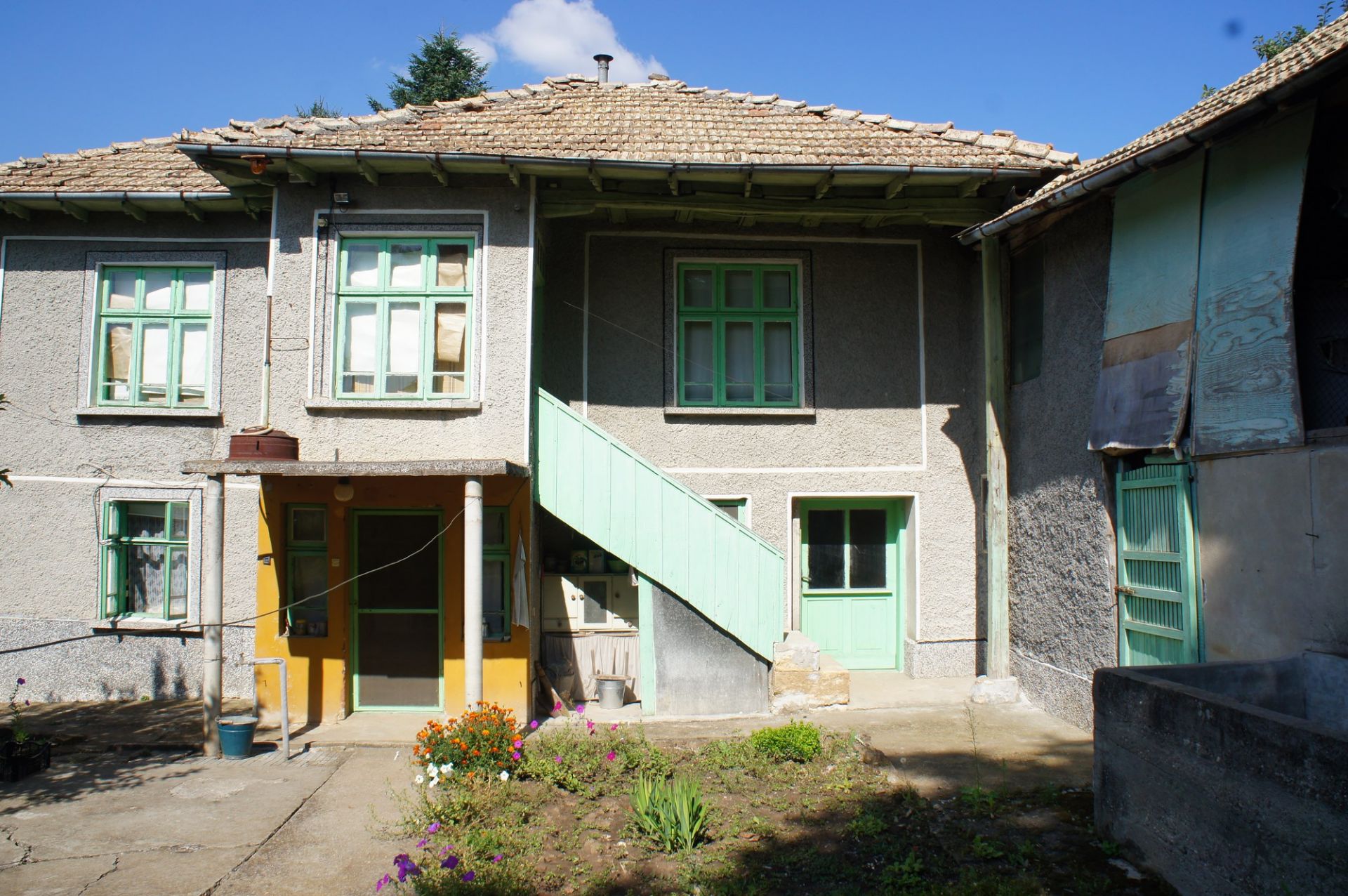 PROPERTY AND 1,770 SQM OF LAND IN POPOVO, BULGARIA - Image 4 of 48