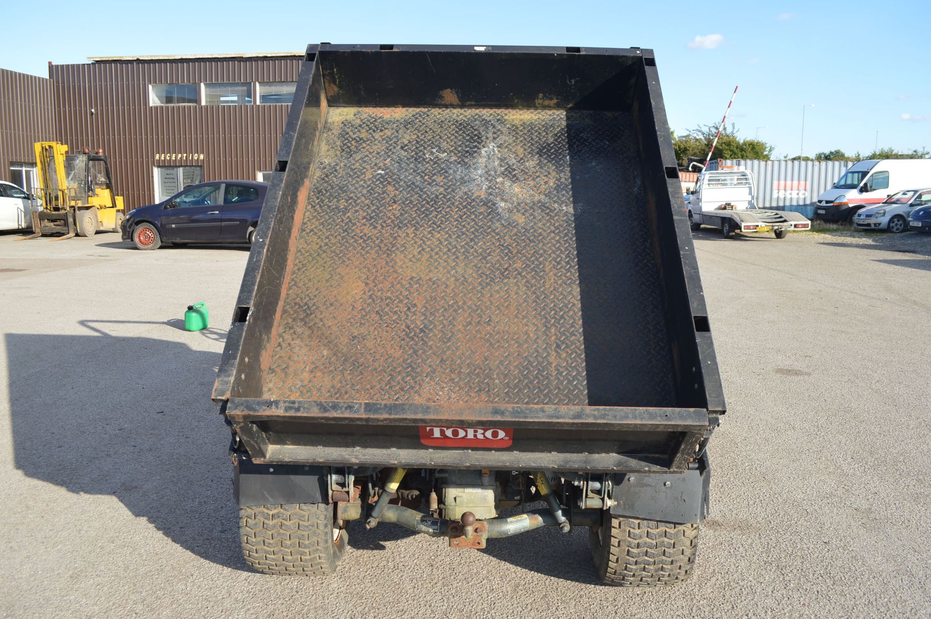 TORO WORKMAN TIPPER 3 CYLINDER PETROL ENGINE, 468 HOURS *PLUS VAT* - Image 5 of 20