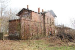 FORMER RAILWAY STATION, 3 BUILDINGS STANDING IN 4.8 ACRES !!!