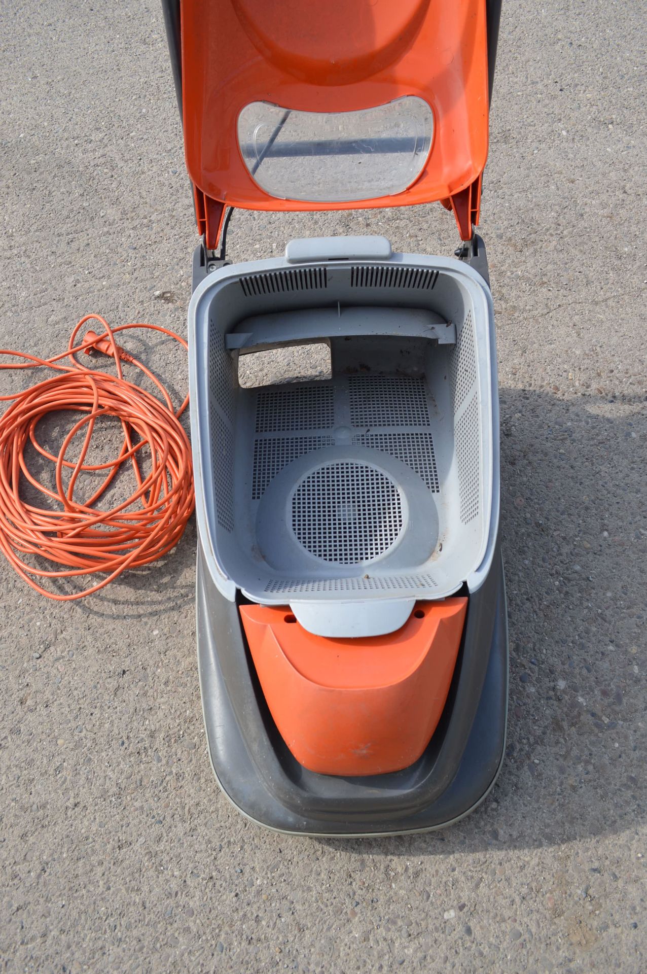 FLYMO TURBO COMPACT 330 GRASS COLLECTING ELECTRIC HOVER LAWN MOWER *NO VAT* - Image 6 of 6