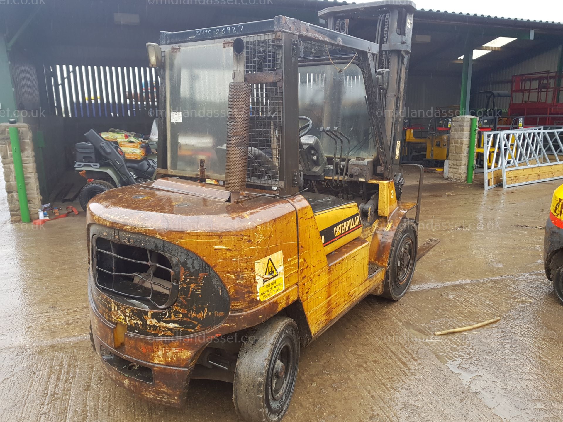 CATERPILLAR 40 DIESEL FORK TRUCK - Image 3 of 8