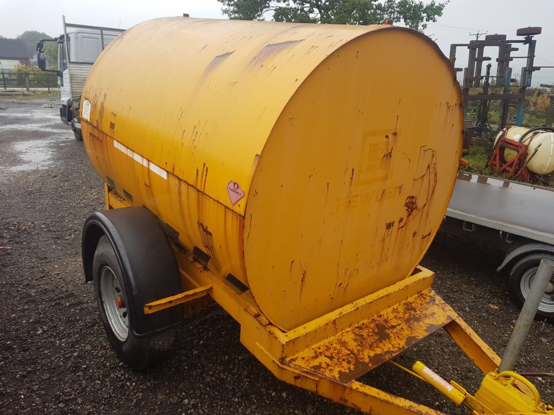 2250L SINGLE AXLE TOWABALE FUEL BOWSER *PLUS VAT*