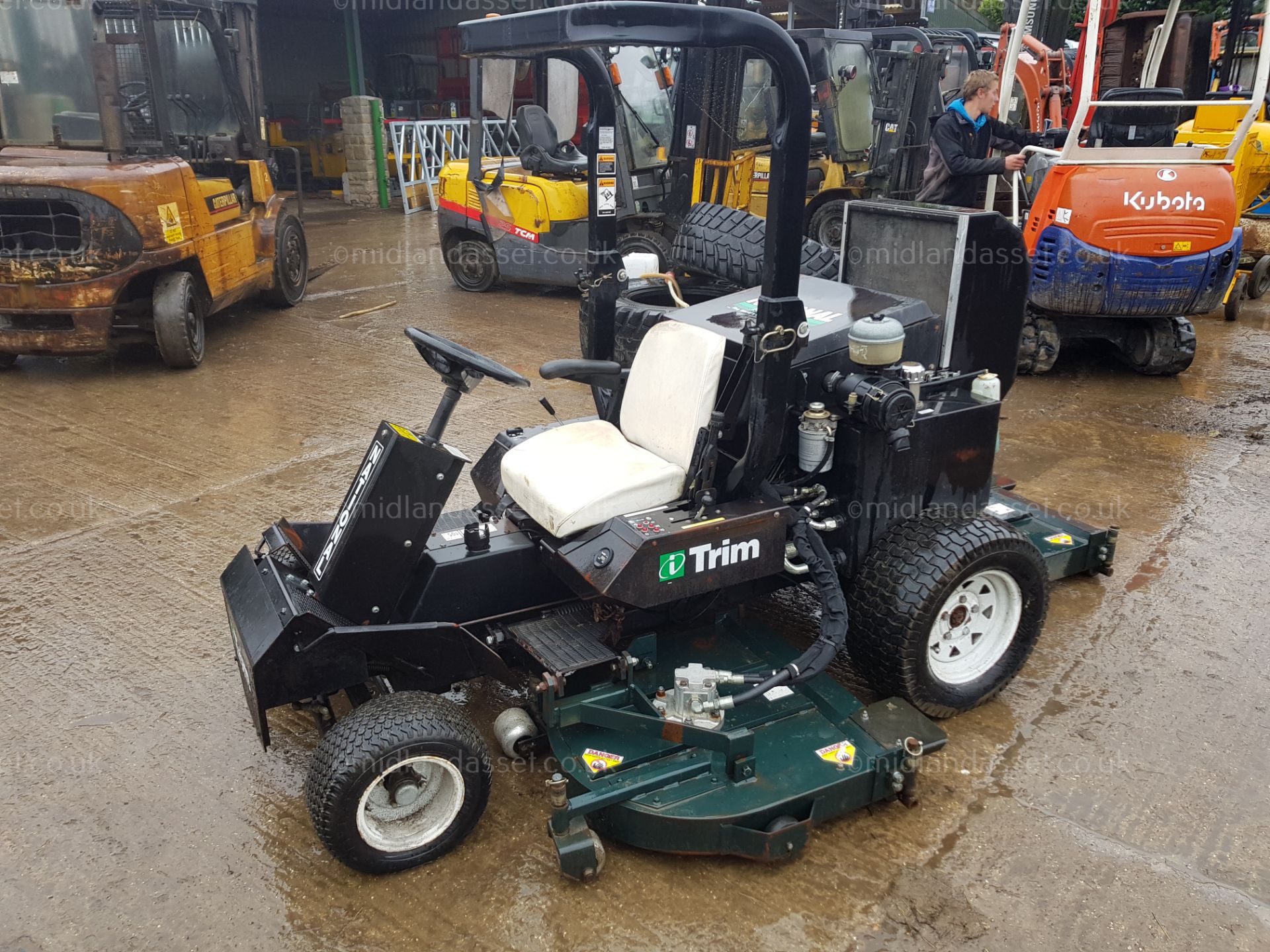 NATIONAL MOWER I-TRIM RIDE ON BAT WING LAWN MOWER - Image 2 of 10