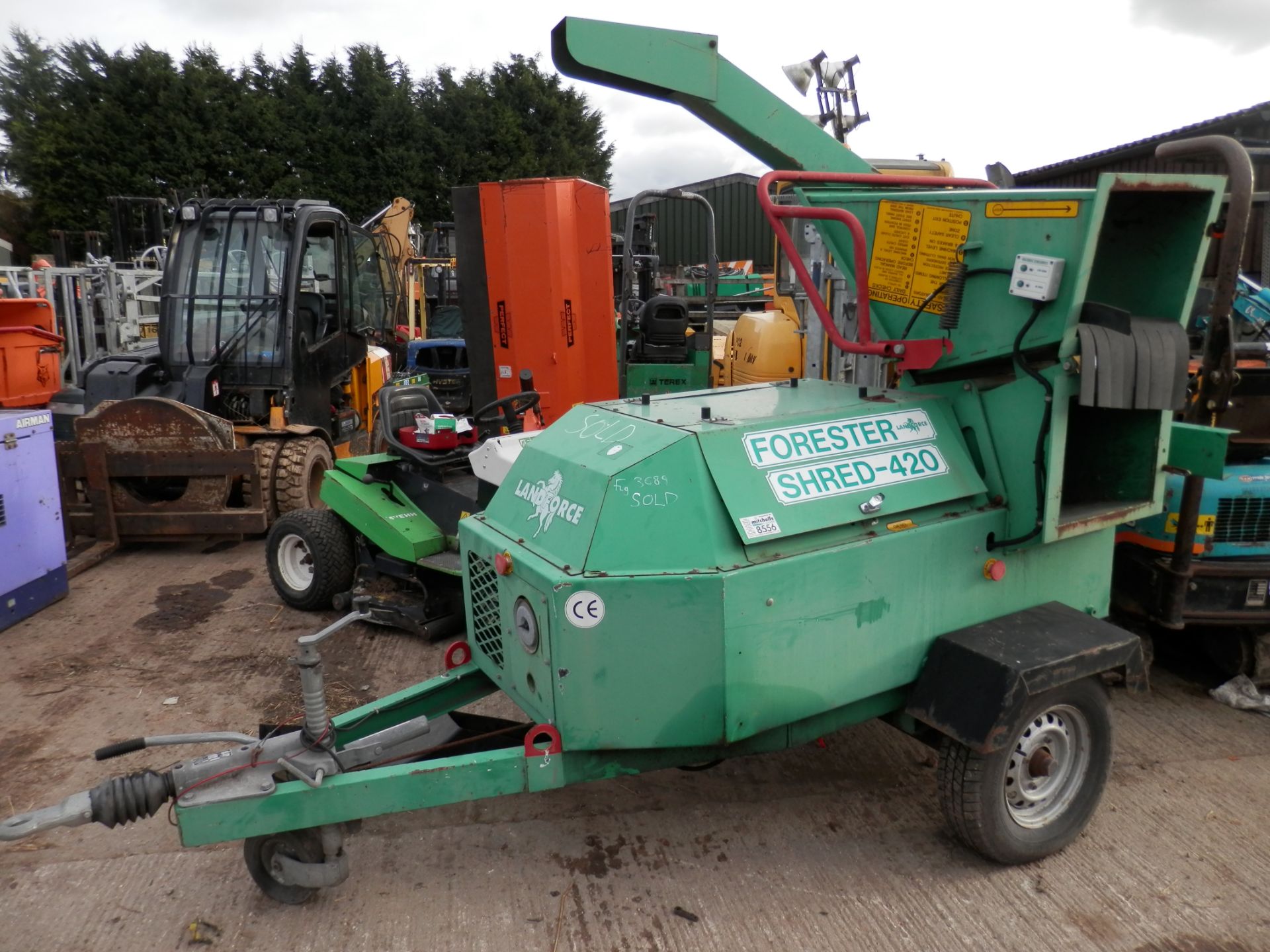 DS - 2002 LARGE POWERFUL LANDFORCE SHRED 420  DIESEL SHREDDER   WORKING UNIT ON 1700 KG TRAILER.