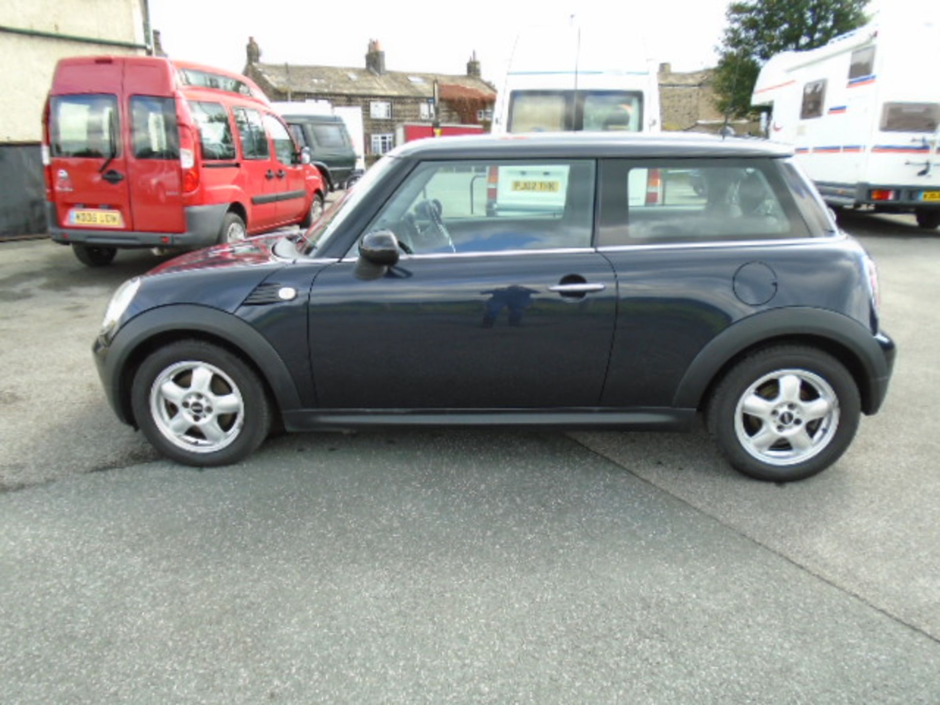 2009/09 REG MINI ONE 3 DOOR HATCHBACK SERVICE HISTORY - Image 8 of 9