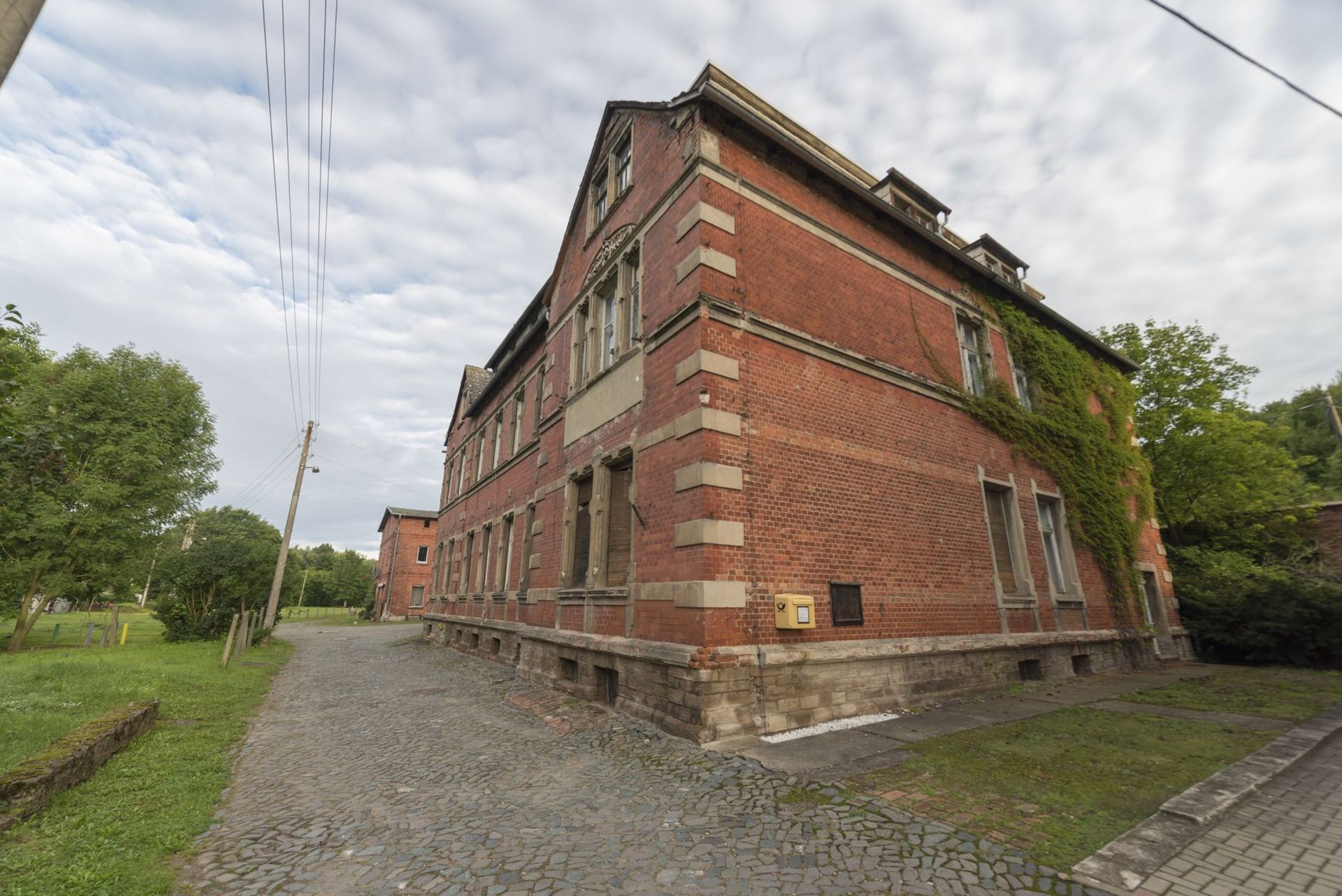 LARGE APARTMENT BLOCK IN HUY, SAXONY ANHALT, GERMANY - Image 4 of 78