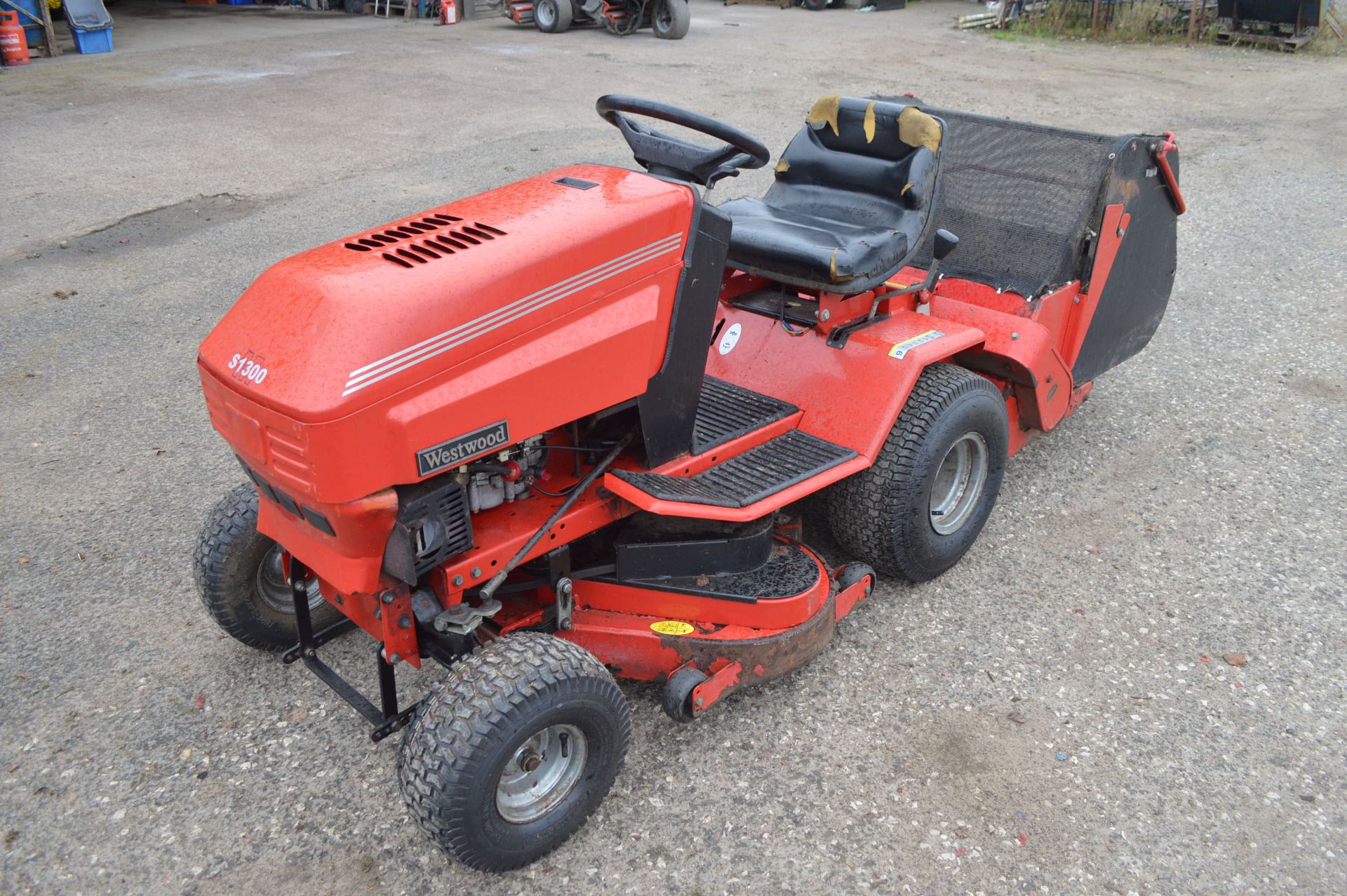 1999 WESTWOOD S1300 RIDE ON LAWN MOWER *NO VAT* - Image 3 of 10