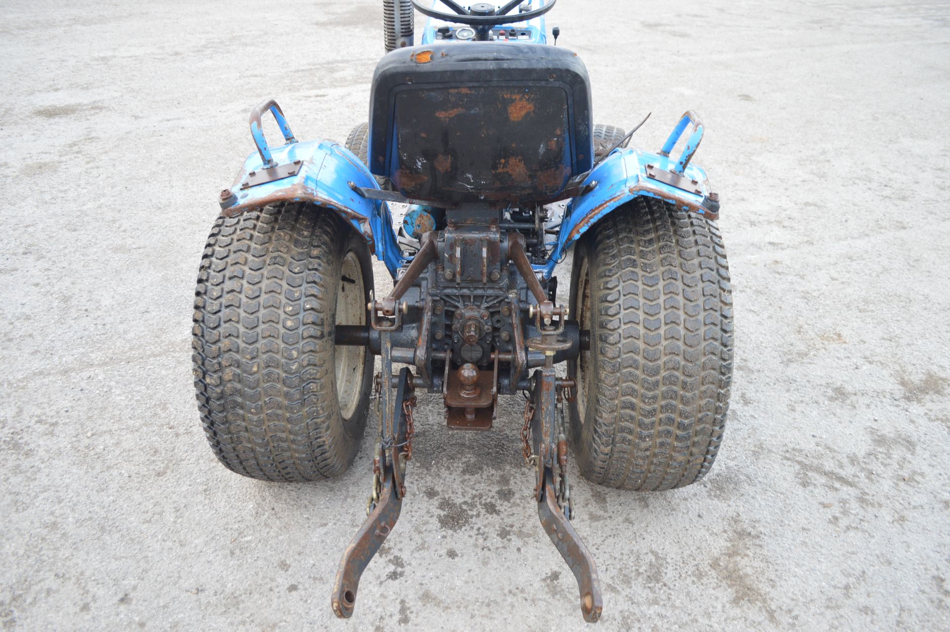 ISEKI 2160 TRACTOR, 4WD, PTO, TOW BAR AND MITSUBISHI 3 CYLINDER ENGINE *PLUS VAT* - Image 5 of 17