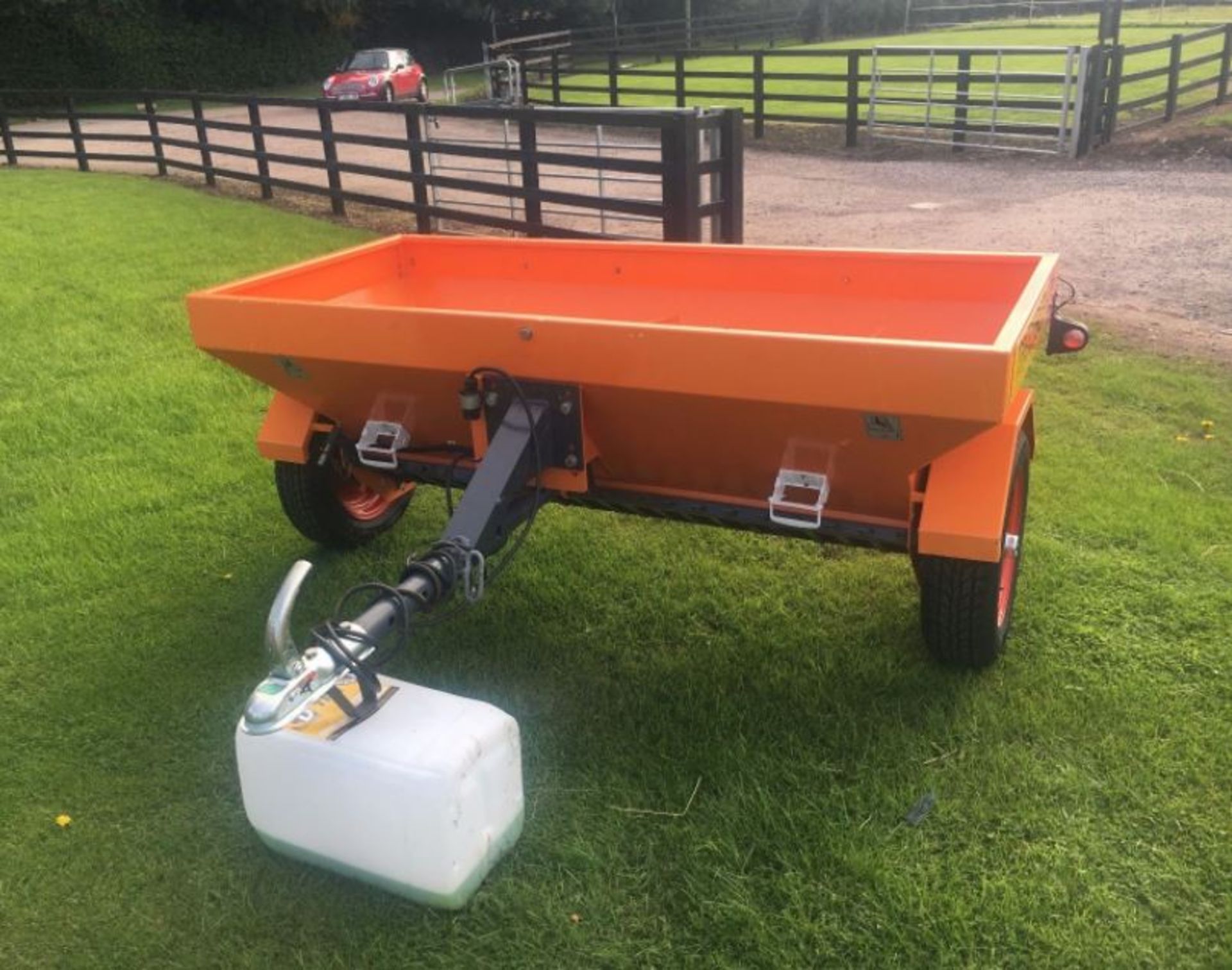 2013 EPOKE ITM 60 SALT SPREADER / GRITTER, EXCELLENT CONDITION, 6 FOOT WIDE *PLUS VAT* - Image 2 of 10