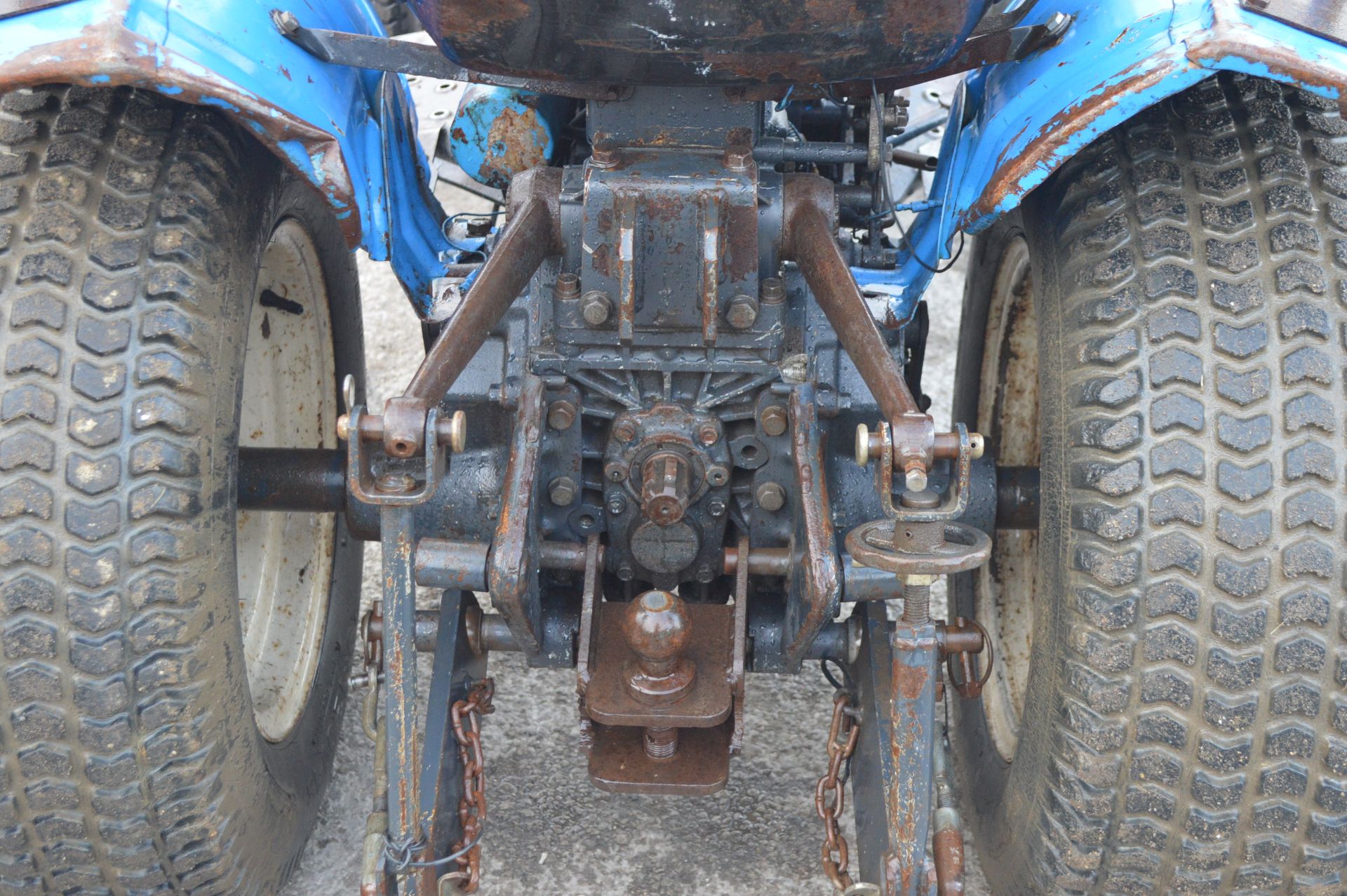 ISEKI 2160 TRACTOR, 4WD, PTO, TOW BAR AND MITSUBISHI 3 CYLINDER ENGINE *PLUS VAT* - Image 6 of 17