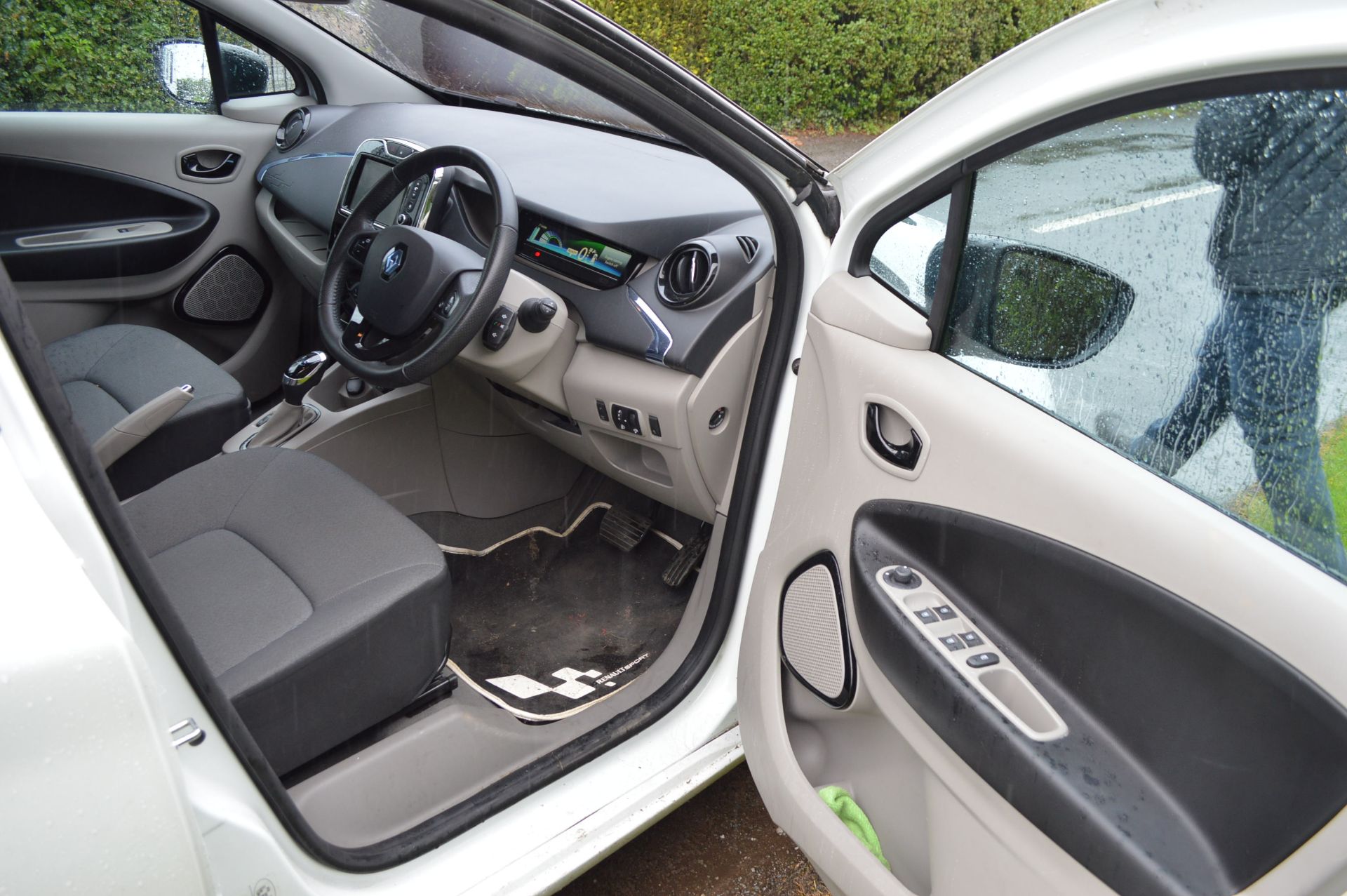 2015/15 REG RENAULT ZOE I-DYNAMIQUE INTENSE AUTOMATIC 5DR WITH SAT NAV - ELECTRIC, SHOWING 1 KEEPER - Image 12 of 20
