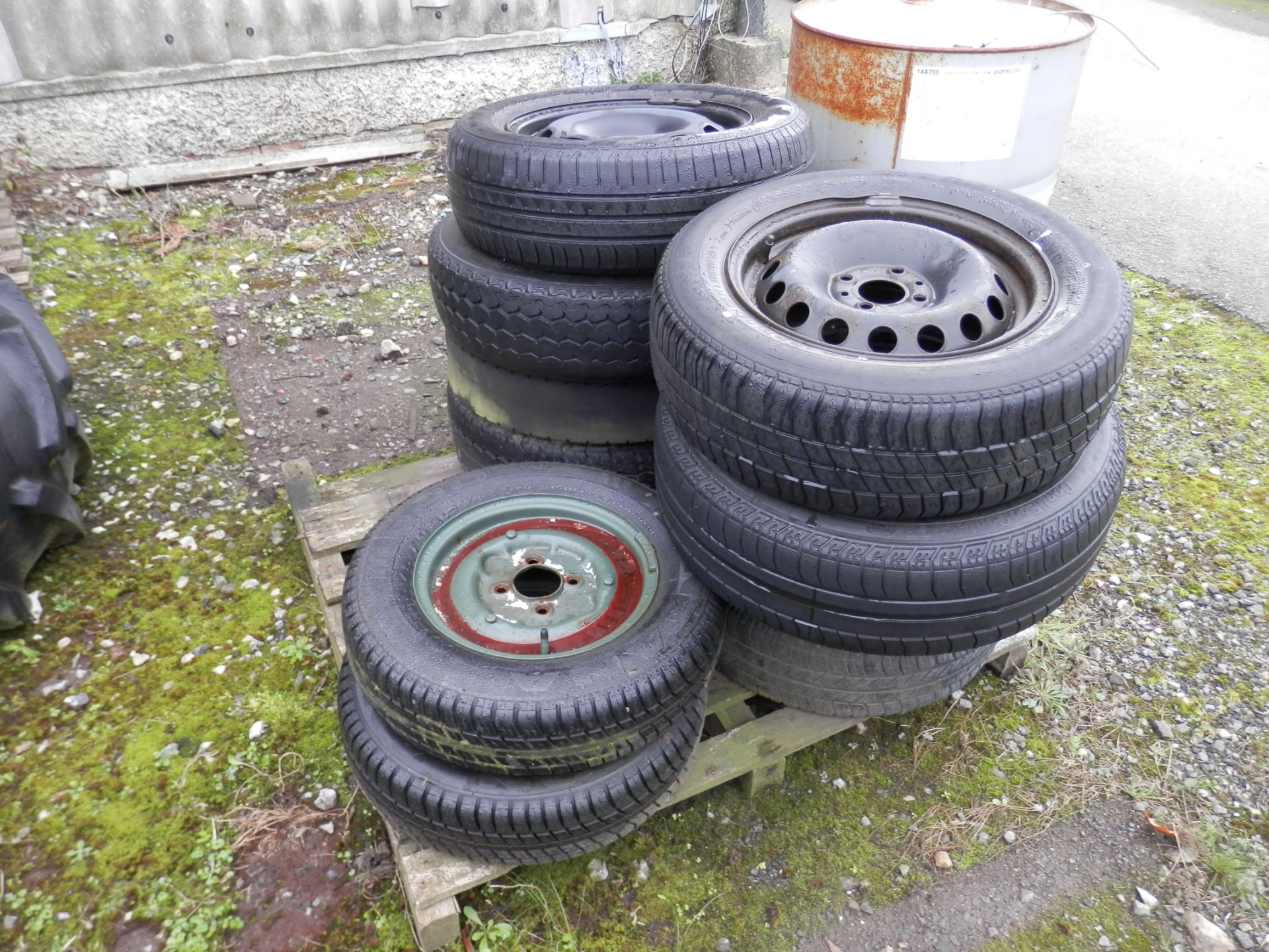 85 + ASSORTED LORRY, CAR & TRAILER TYRES & WHEELS, AS PICTURED. BUYER TO COLLECT COMPLETE JOBLOT. - Image 2 of 10