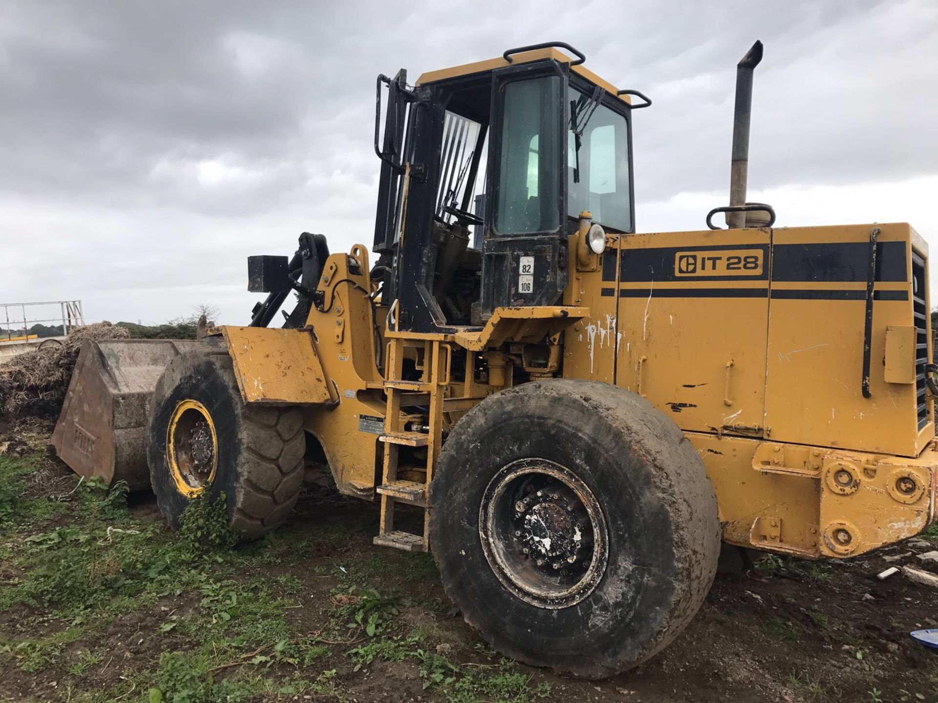 CATERPILLAR IT 28B LOADER / SHOVEL WITH BUCKET *PLUS VAT* - Image 6 of 6