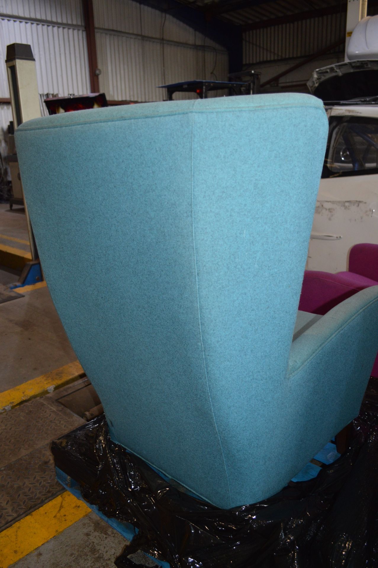 X1 LARGE HIGH BACK BLUE CLOTH CHAIR & X1 LARGE HIGH BACK PINK CLOTH CHAIR *NO VAT* - Image 3 of 8