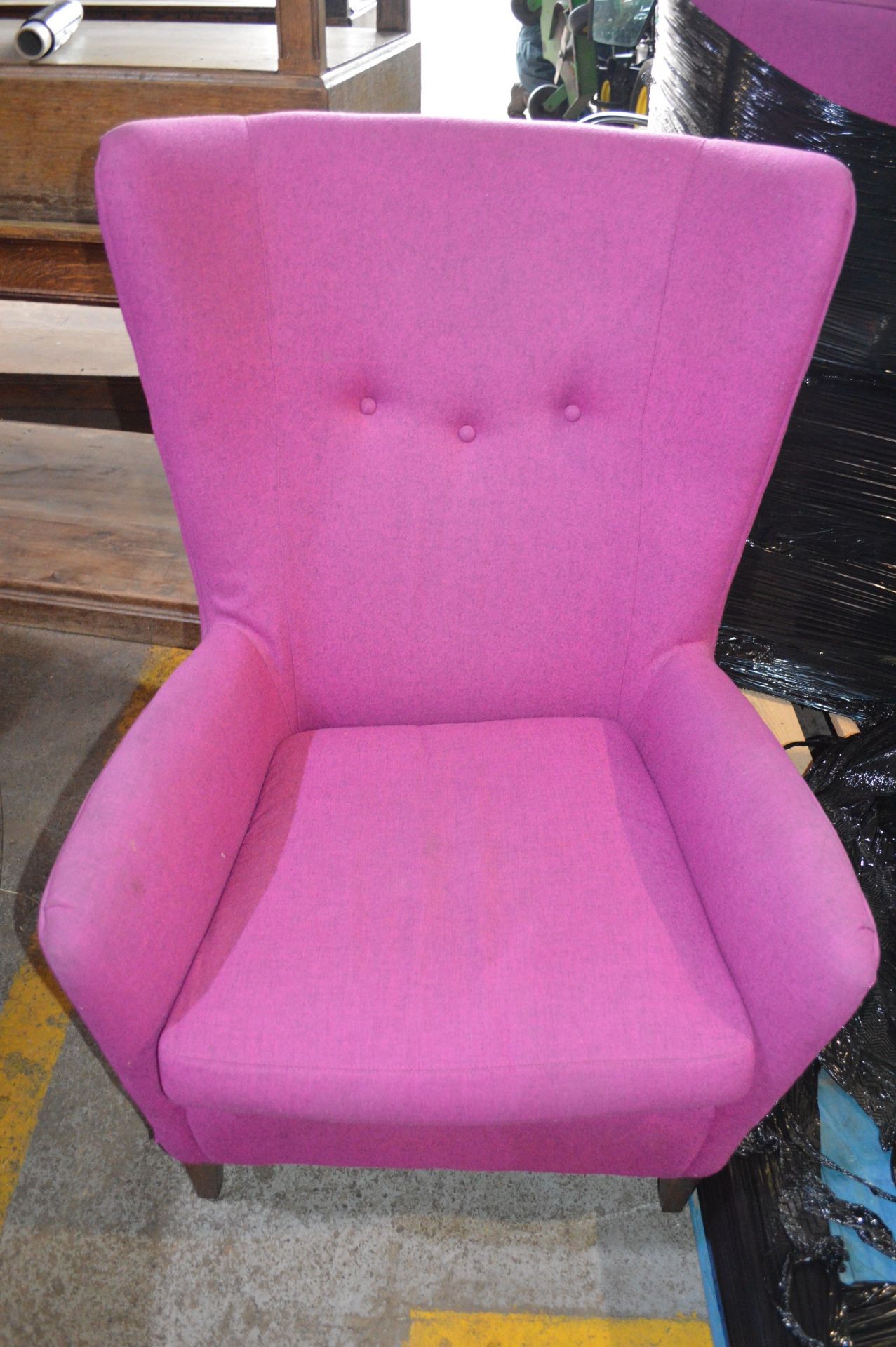 X1 LARGE HIGH BACK BLUE CLOTH CHAIR & X1 LARGE HIGH BACK PINK CLOTH CHAIR *NO VAT* - Image 5 of 8
