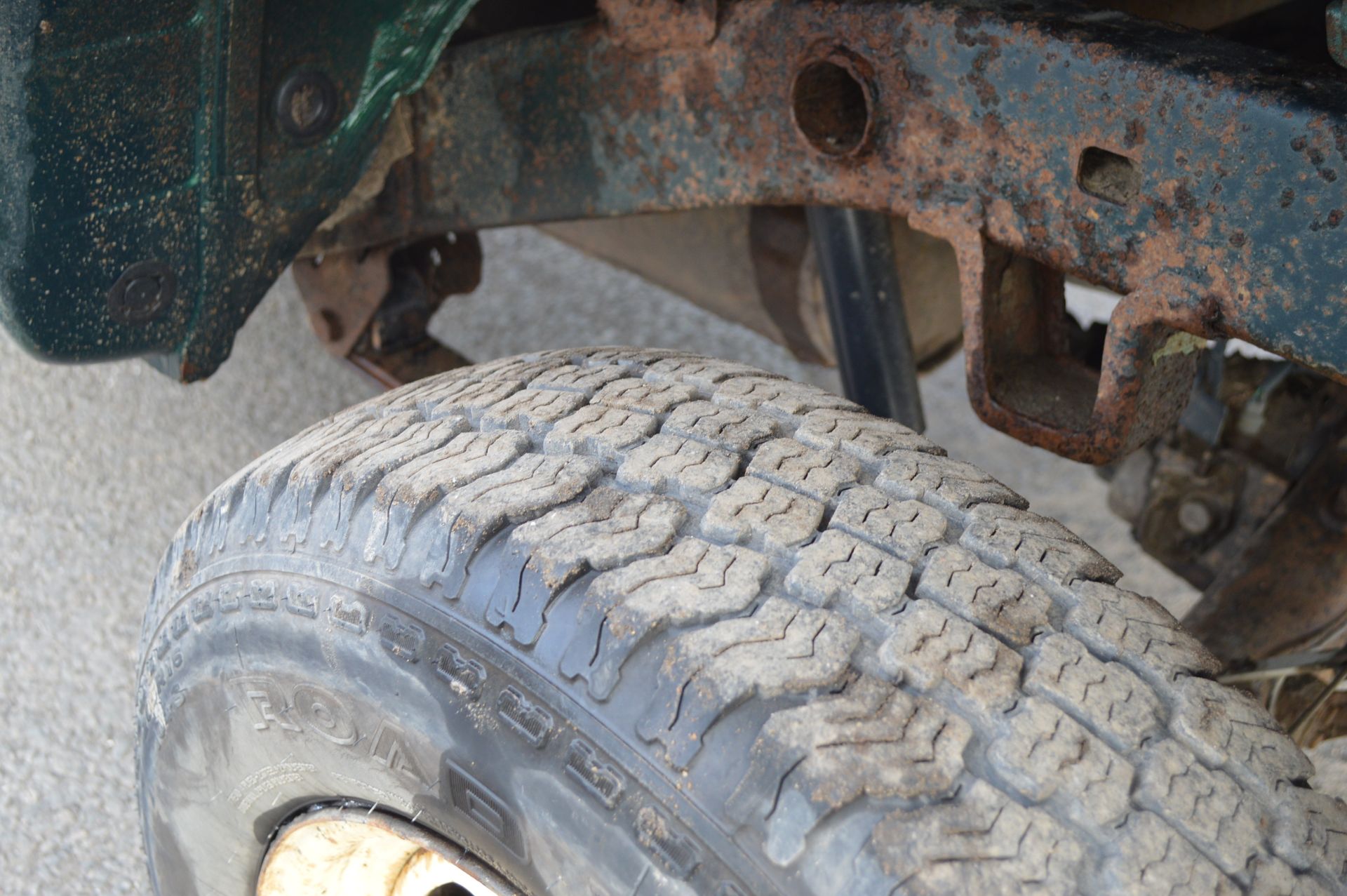 2003/03 REG TOYOTA HILUX D-4D EX 270 PICK-UP, SHOWING 1 OWNER, 2.5 DIESEL - Image 8 of 17