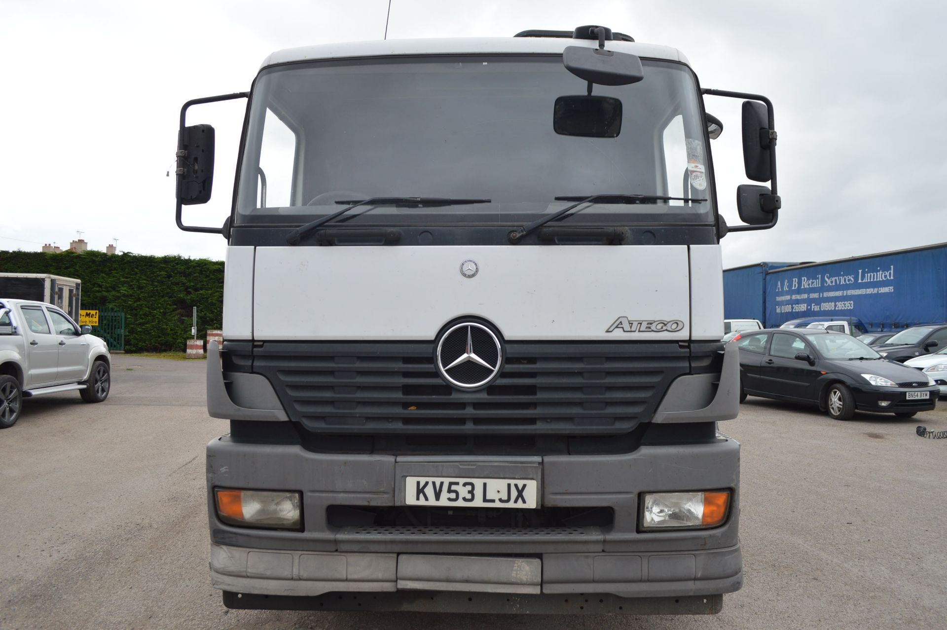 2003/53 REG MERCEDES ATEGO 26 TONNE FLAT BED RIGID LORRY WITH 2.5 TONNE MOFFETT *PLUS VAT* - Image 2 of 20