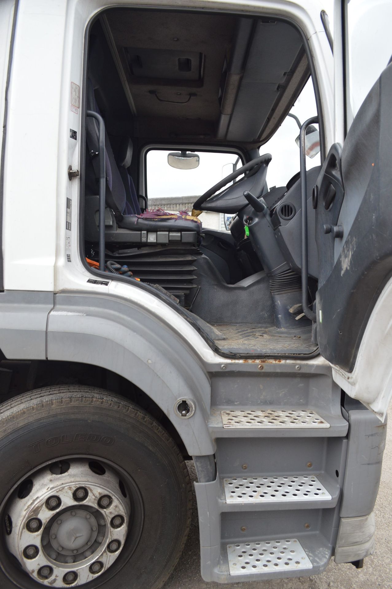 2003/53 REG MERCEDES ATEGO 26 TONNE FLAT BED RIGID LORRY WITH 2.5 TONNE MOFFETT *PLUS VAT* - Image 12 of 20