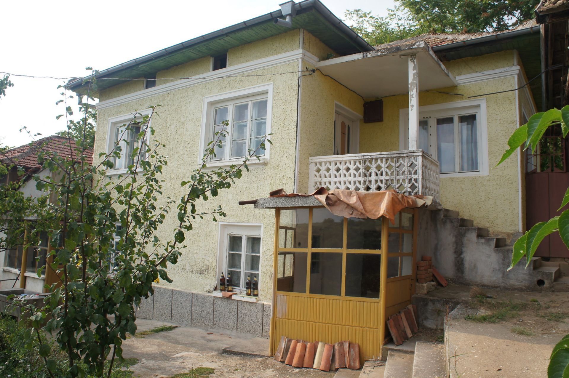 FREEHOLD 3 BEDROOM PROPERTY AND LAND IN BULGARIA - Image 7 of 23