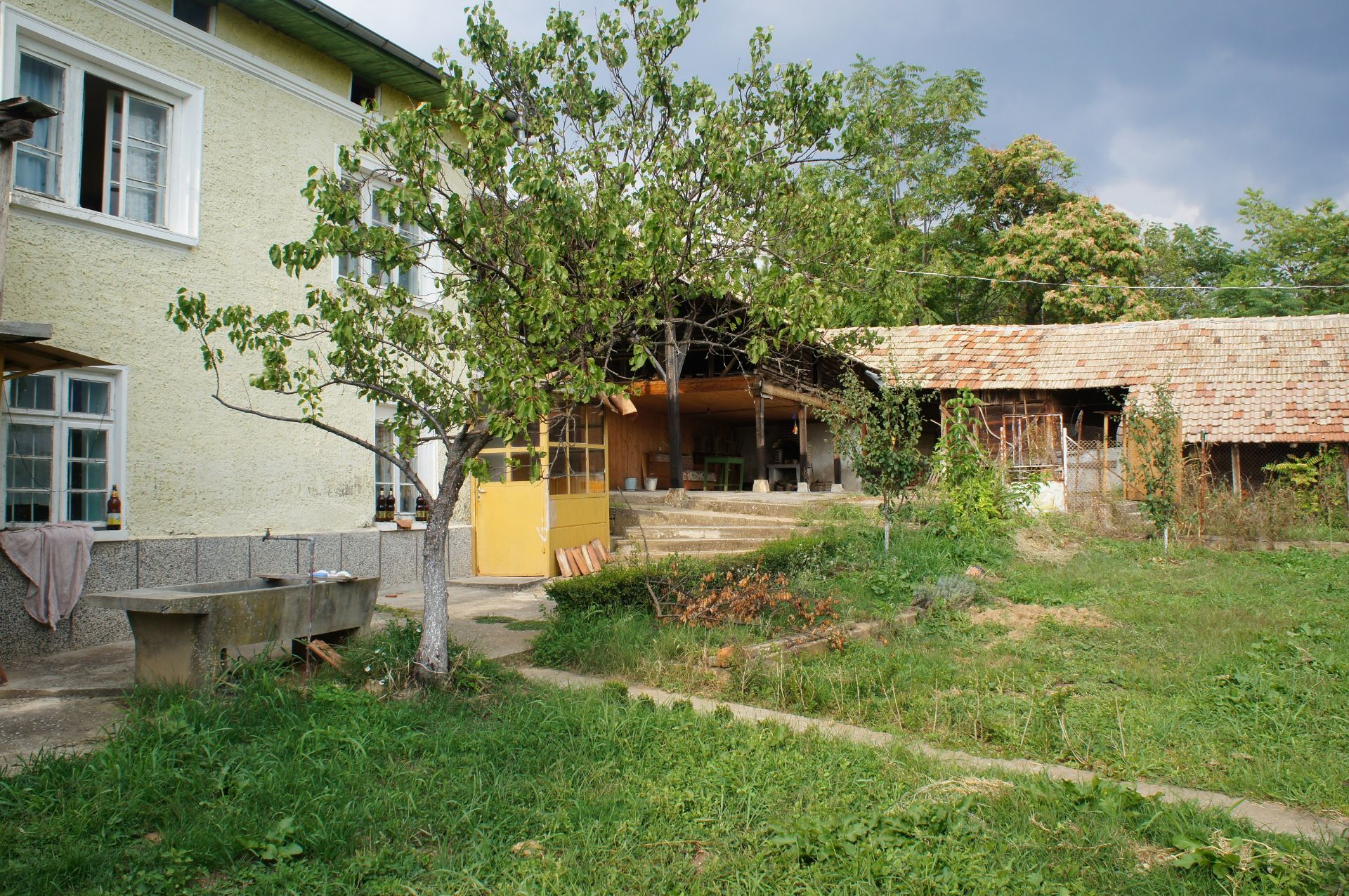 FREEHOLD 3 BEDROOM PROPERTY AND LAND IN BULGARIA - Image 9 of 23