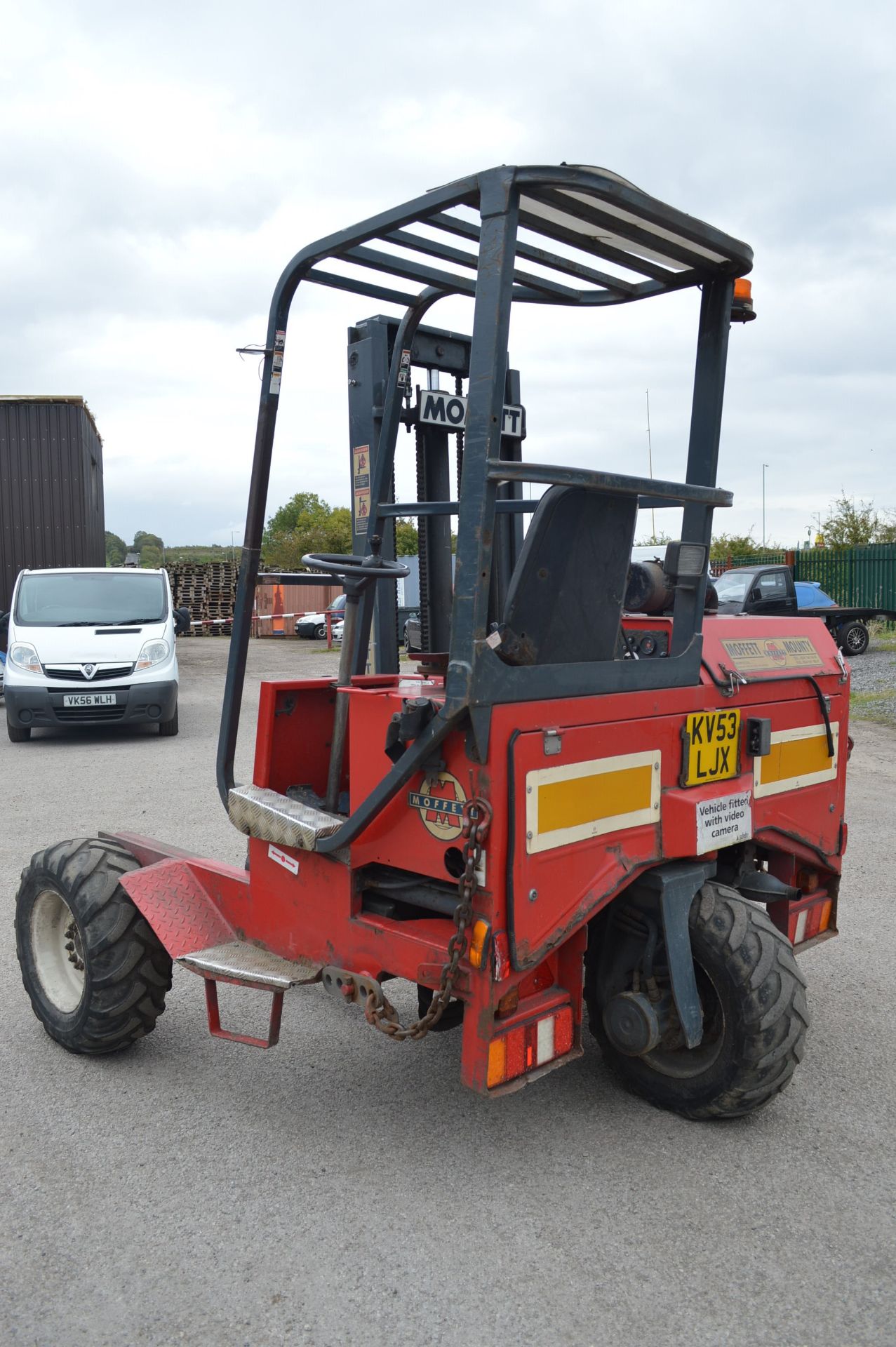 2003/53 REG MOFFETT MOUNTY RED DIESEL FORKLIFT WITH SIDE SHIFT, IN GOOD WORKING ORDER *PLUS VAT* - Image 8 of 14