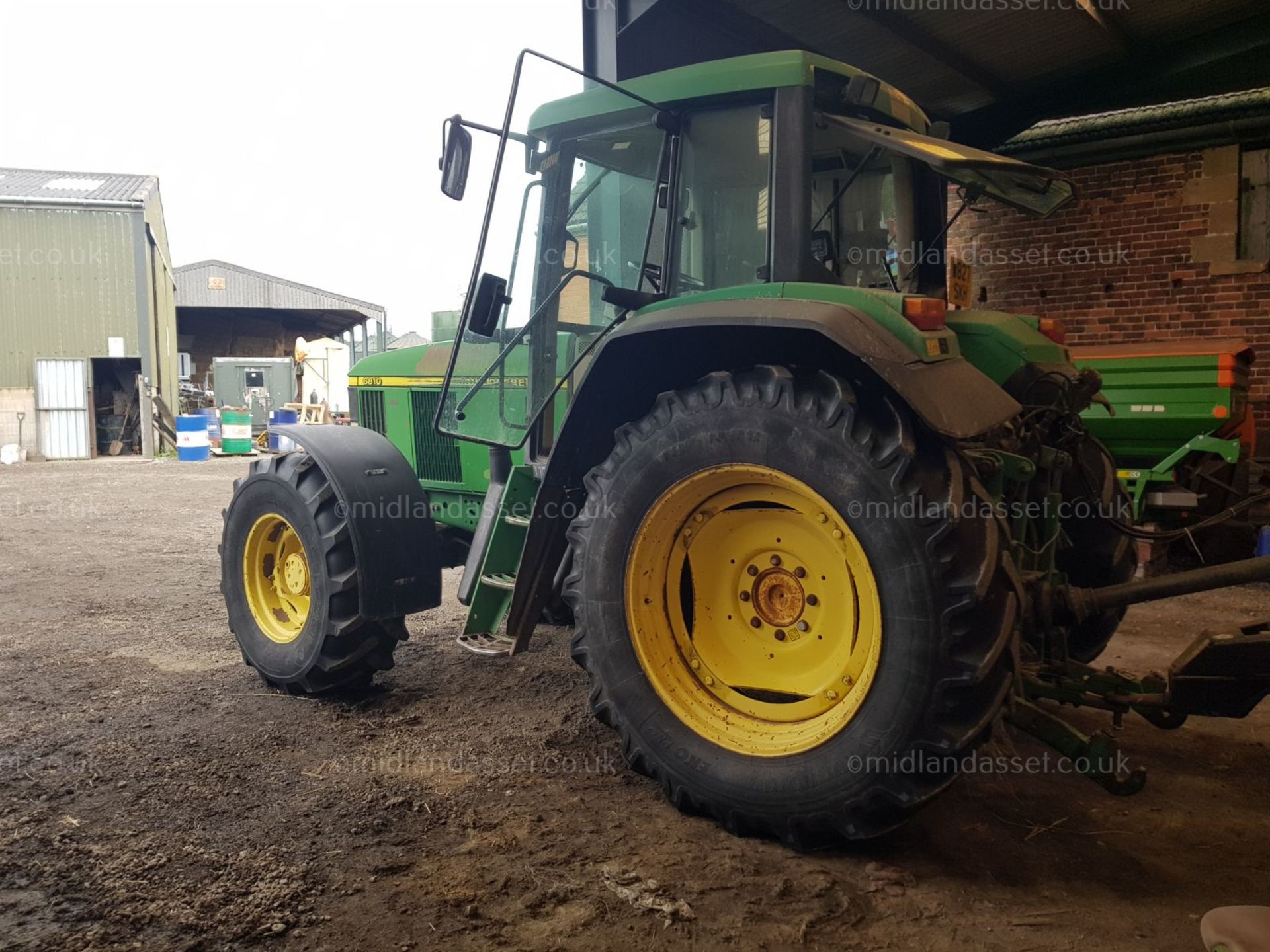 2001/W REG JOHN DEERE 6810 TRACTOR - Image 4 of 9